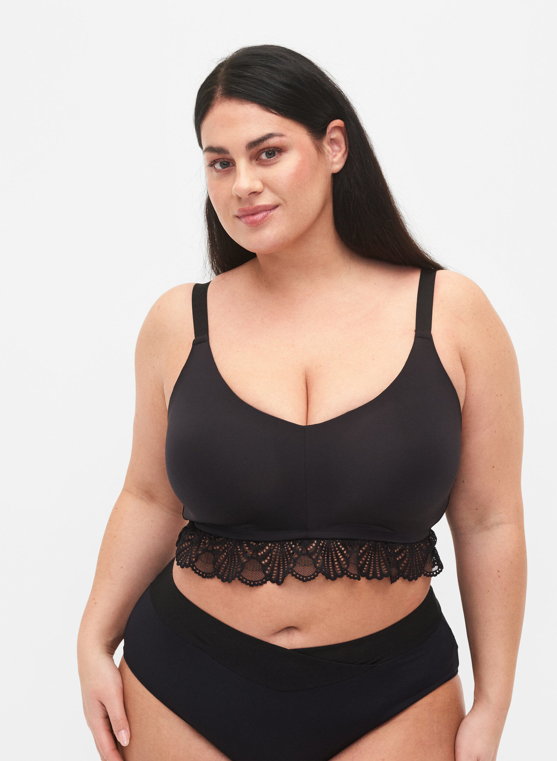 Soutien-gorge avec dentelle et bonnets rembourr&eacute;s, Black, Model