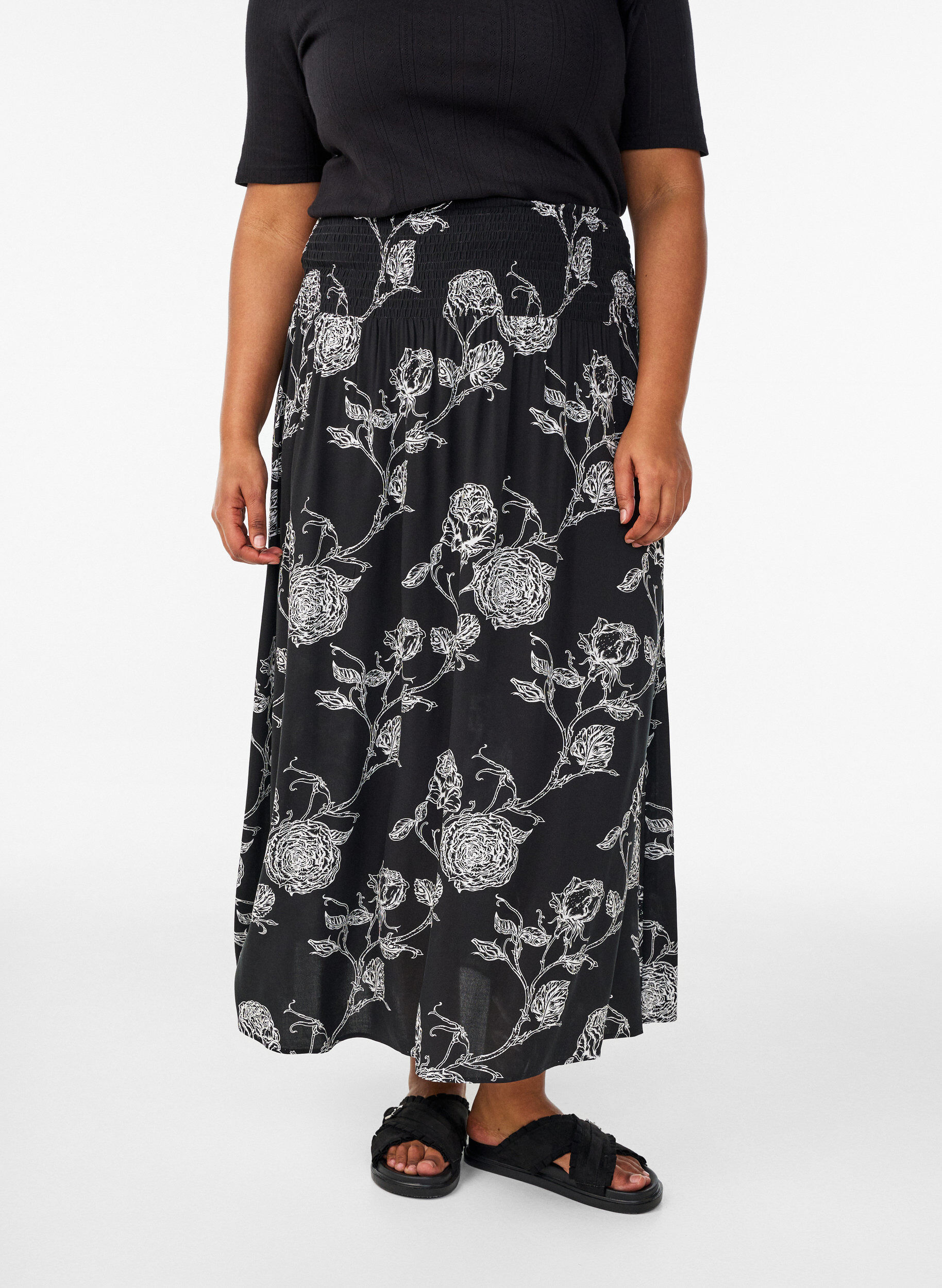 ZizziJupe longue en viscose avec smocks, Noir, Model image number 2