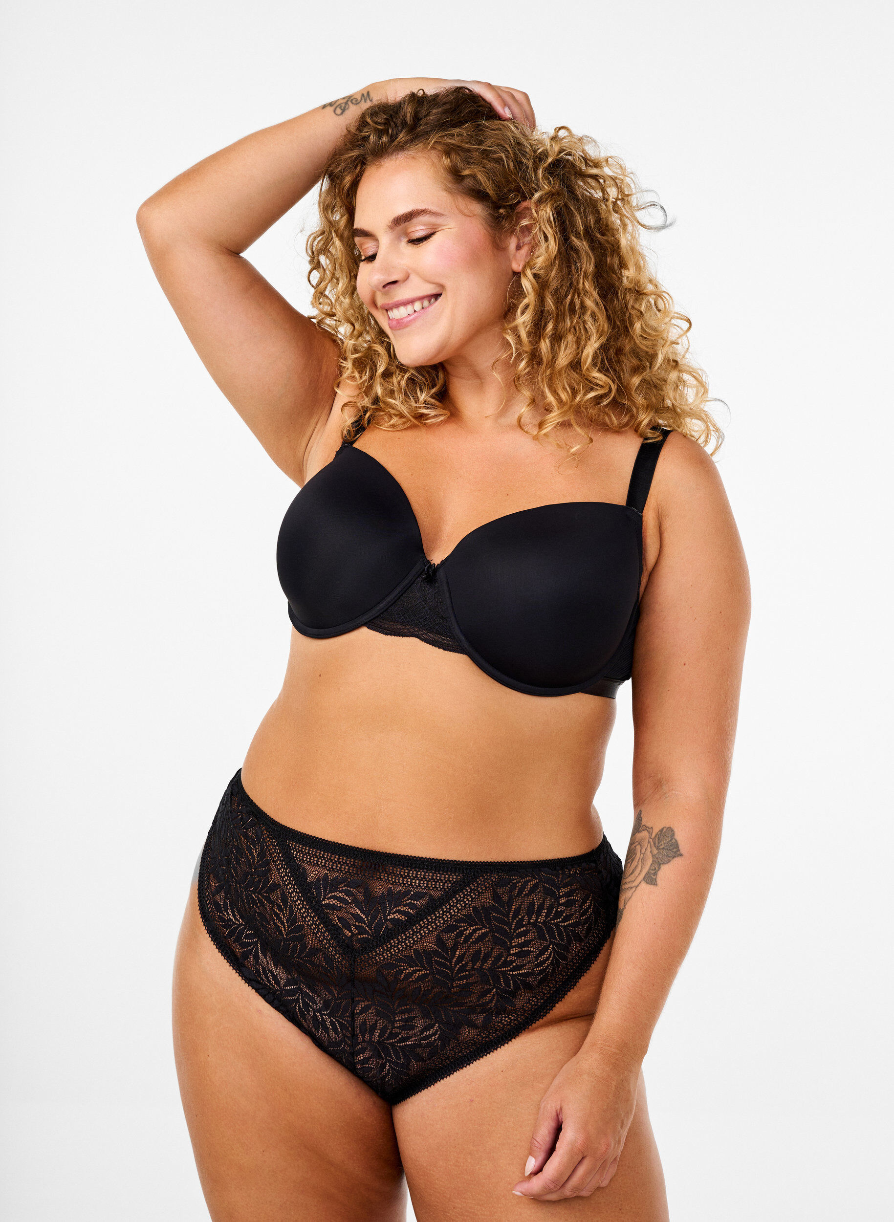 Zizzi String en dentelle &agrave; taille r&eacute;guli&egrave;re, Black, Model image number 0