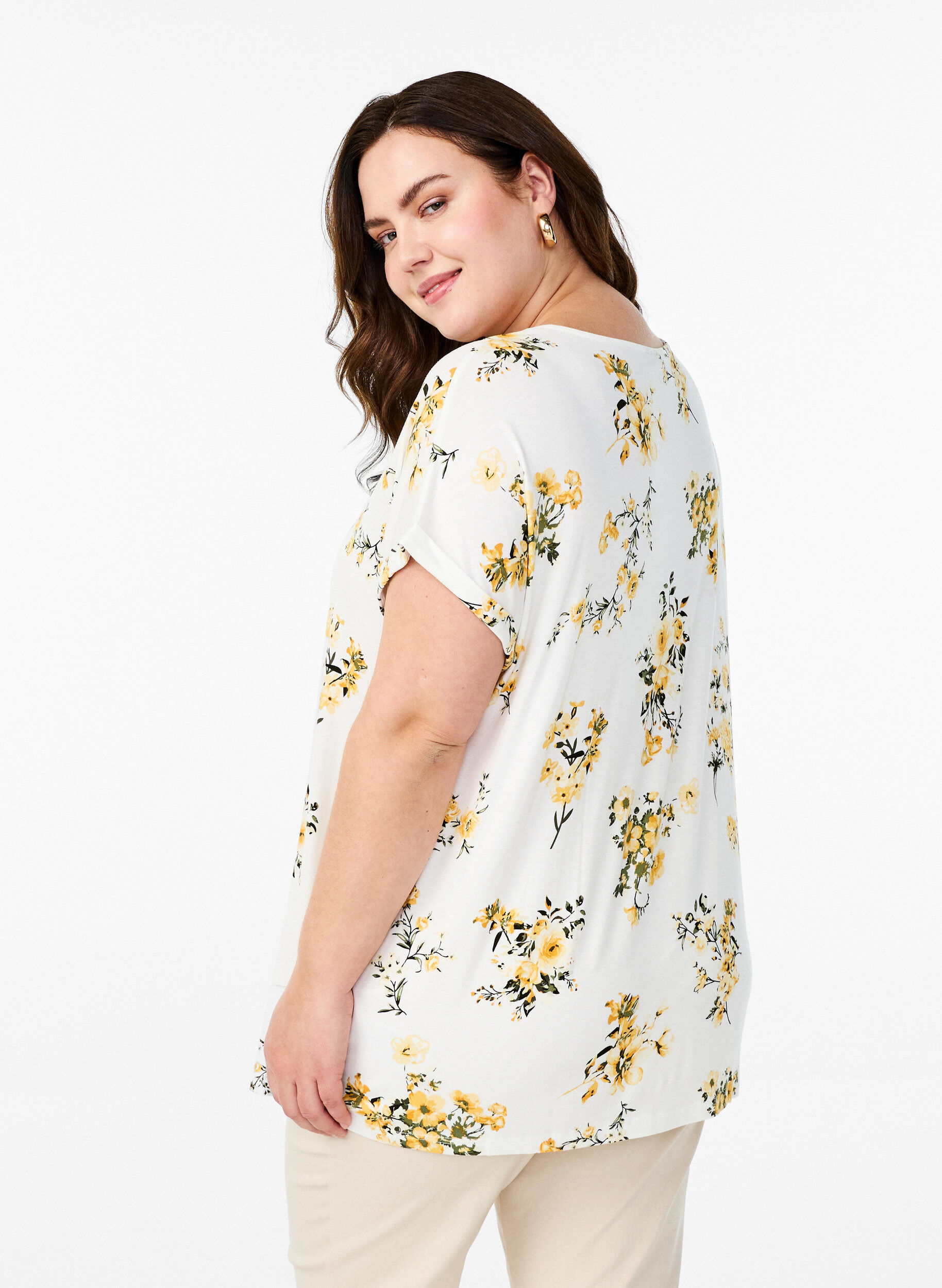 Zizzi T-shirt avec imprim&eacute; floral, Jaune, Model image number 2