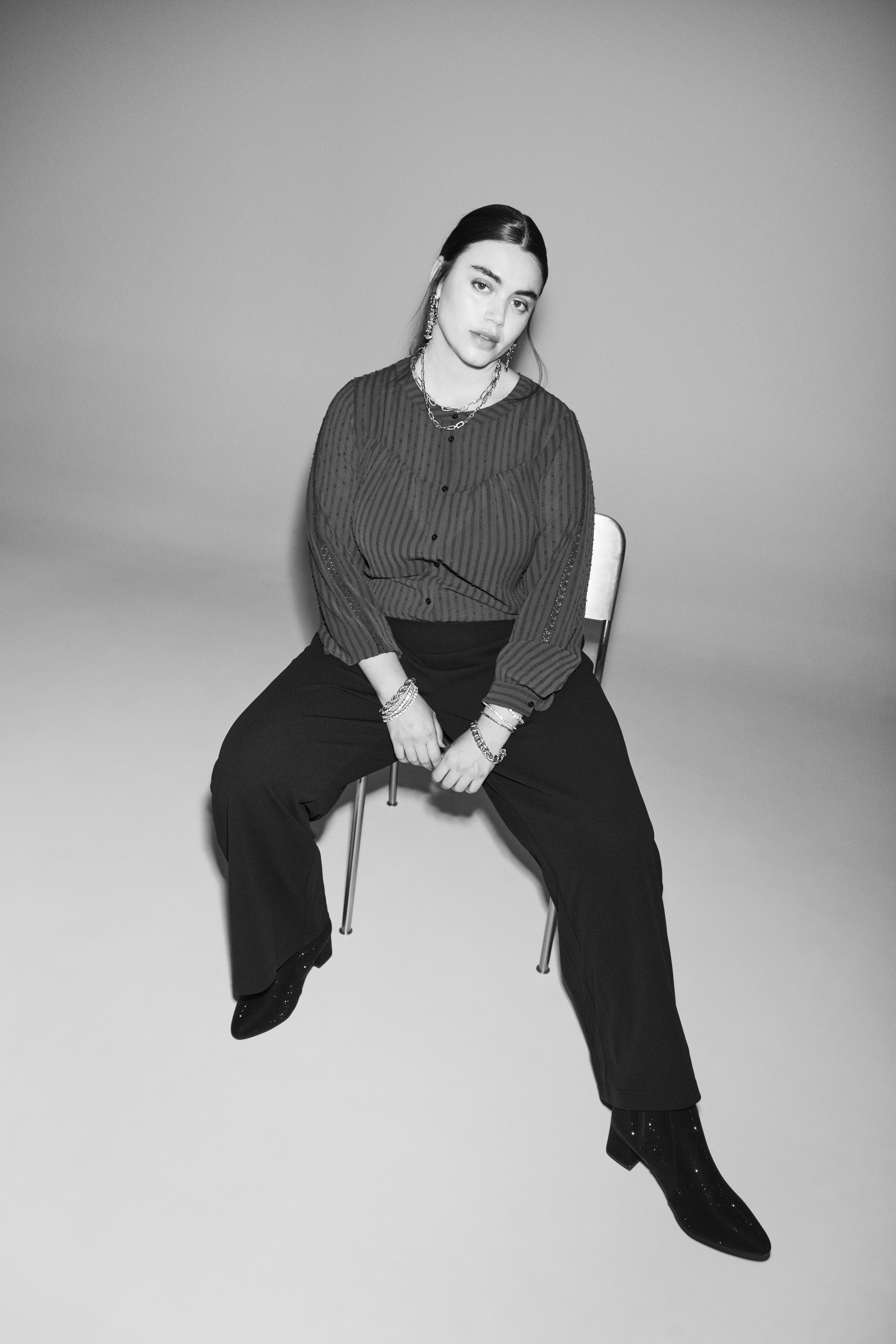 Zizzi Chemise avec d&eacute;tails brod&eacute;s, , Model