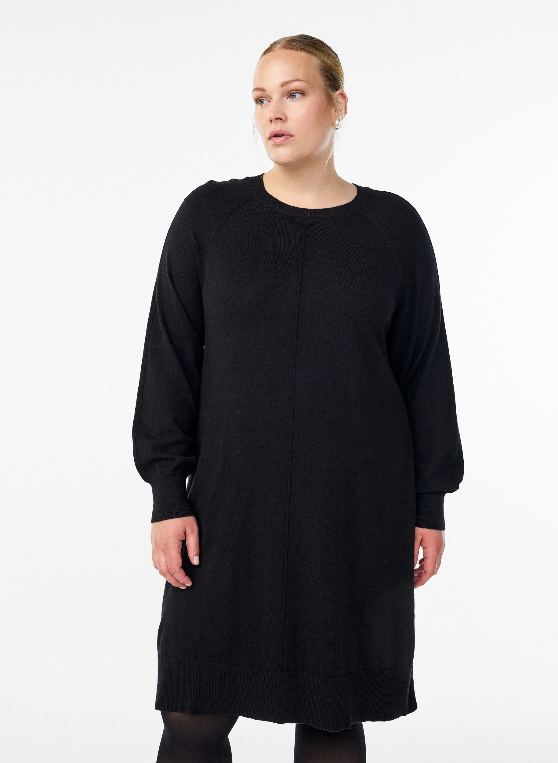 Robe courte en maille &agrave; manches raglan et couture centrale, Noir, Model