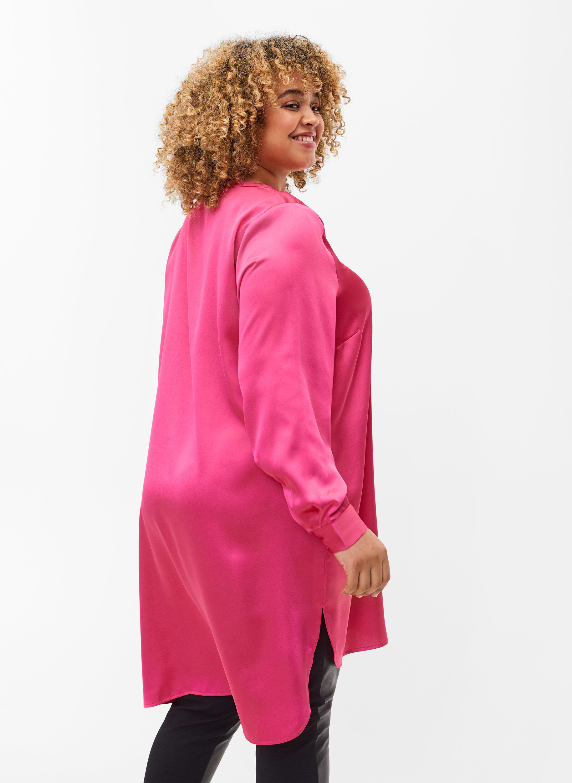 Zizzi Longue chemise brillante avec fente, Pink Flamb&eacute;, Model image number 1