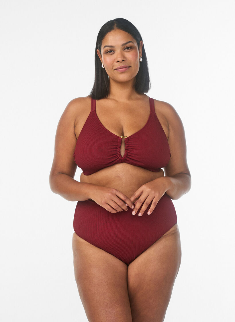 Haut de bikini textur&eacute; avec d&eacute;tail dor&eacute;, Bordeaux, Model