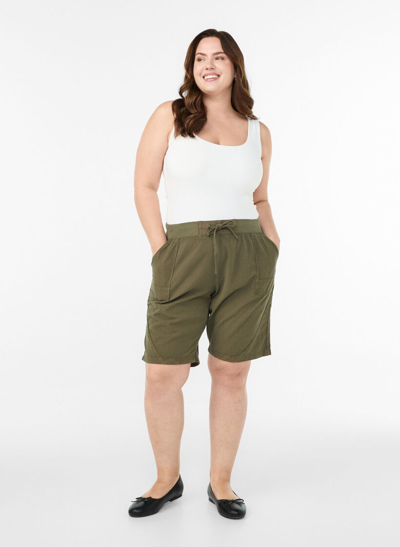 Short en coton ample avec poches, Vert, Model image number 1