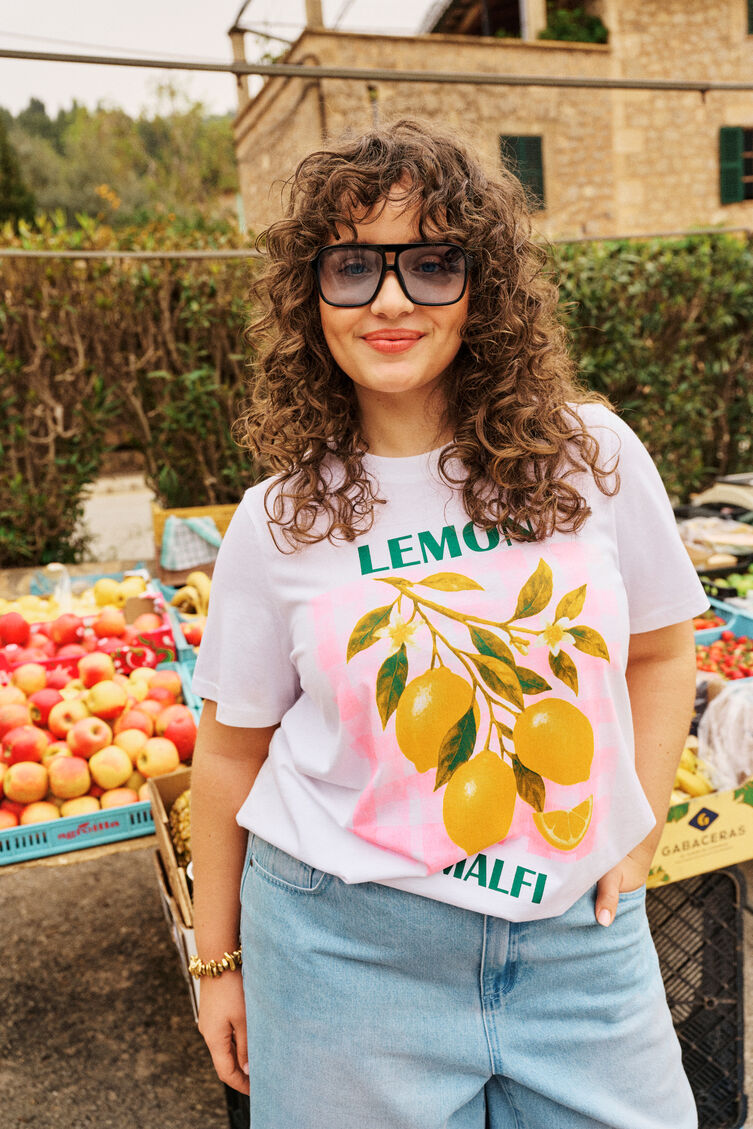 Ambiance m&eacute;diterran&eacute;enne fra&icirc;che en denim, , Model