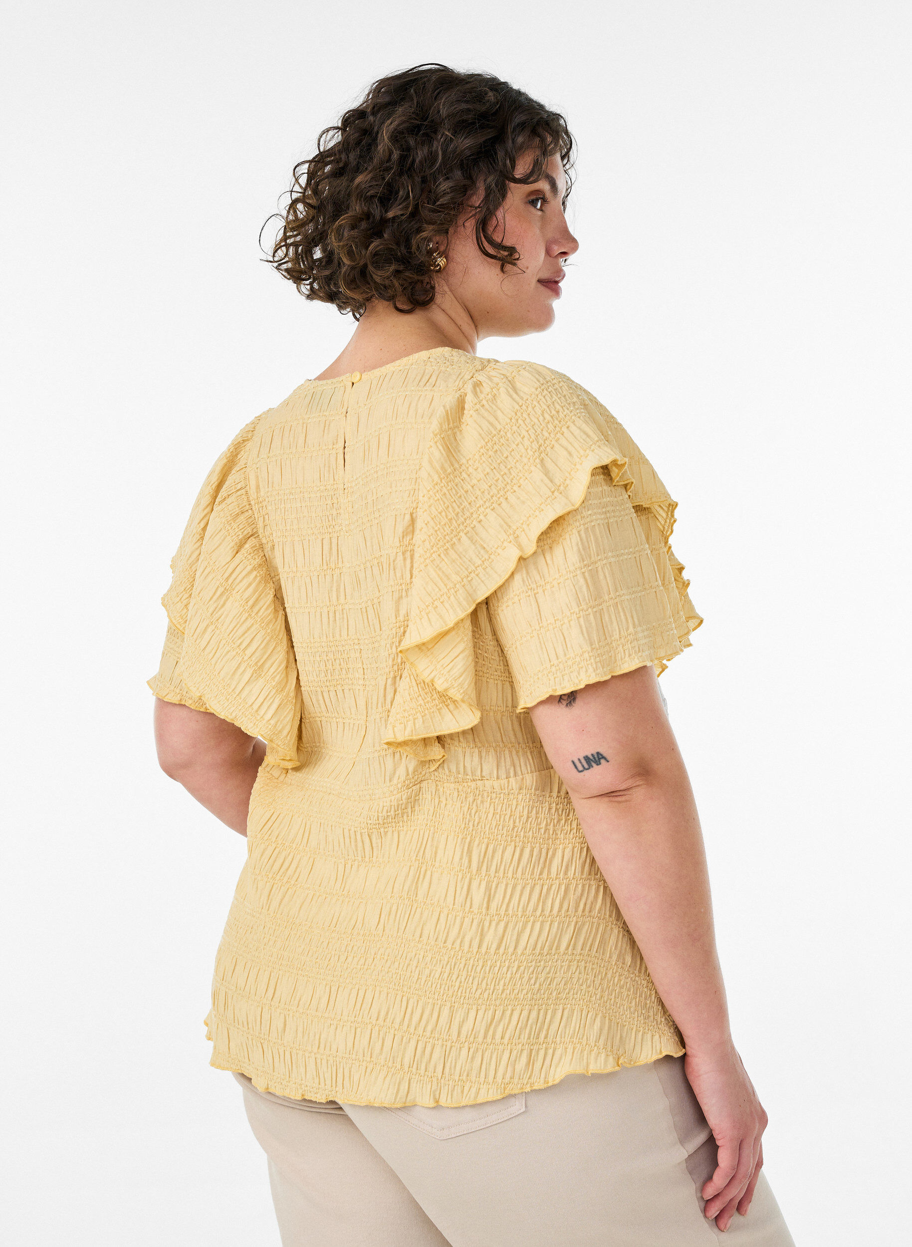 ZizziBlouse avec texture smock&eacute;e et manches &agrave; volants, Jaune clair, Model image number 2