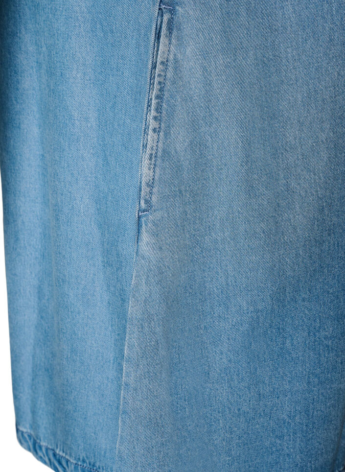 Robe en jean en lyocell avec boutons et manches courtes, Bleu Clair, Packshot image number 3
