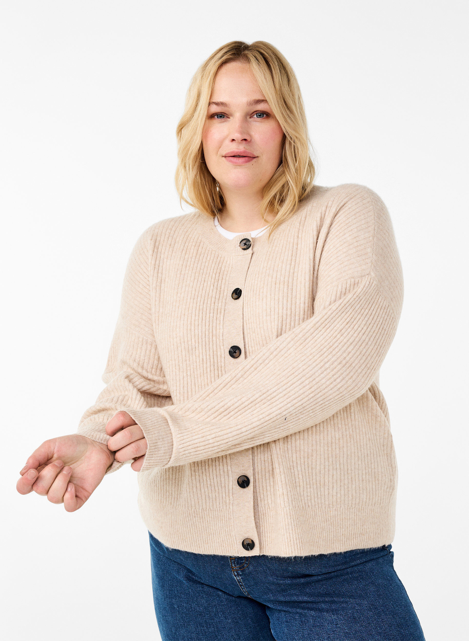 Zizzi Cardigan en tricot c&ocirc;tel&eacute; avec boutons, Beige, Model image number 0