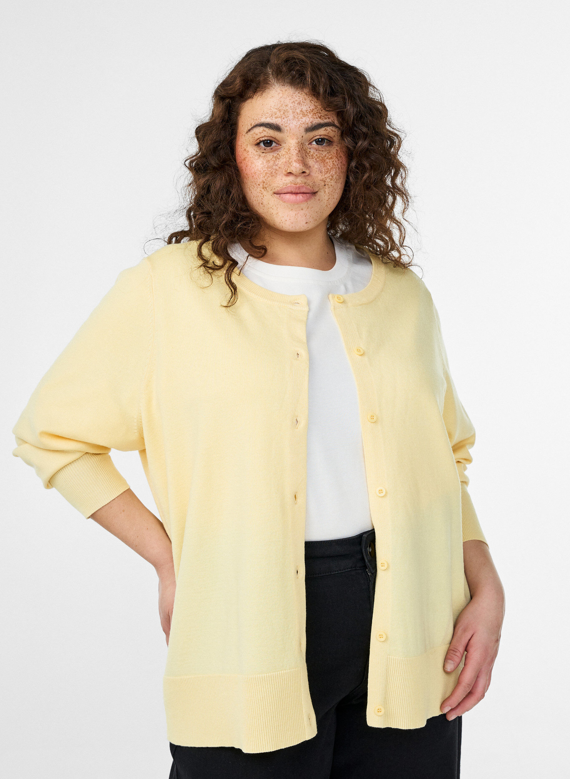 ZizziCardigan en maille fine avec col rond, Jaune clair, Model image number 0