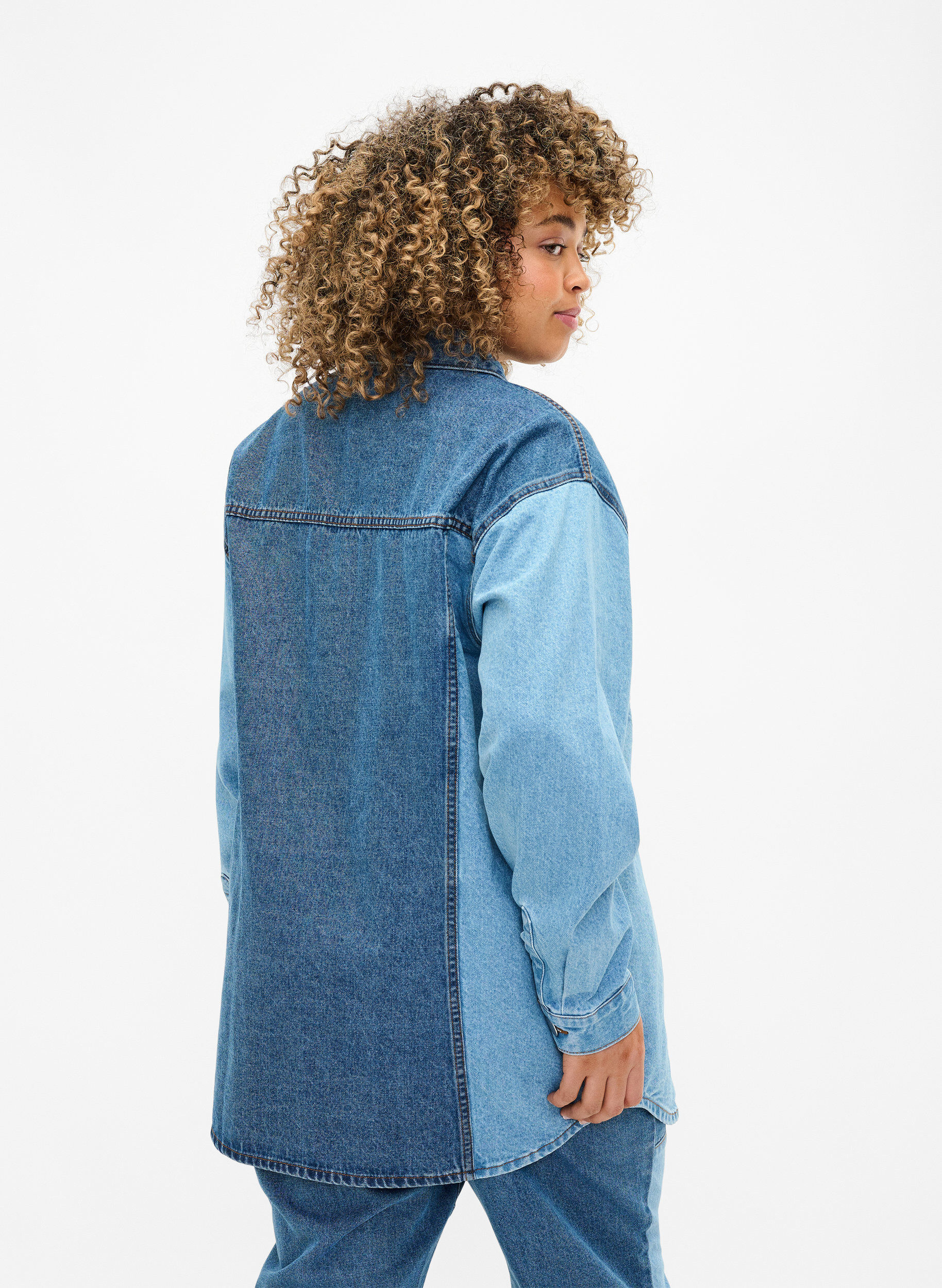 Zizzi Veste en jean color block, Light Blue Denim, Model image number 1