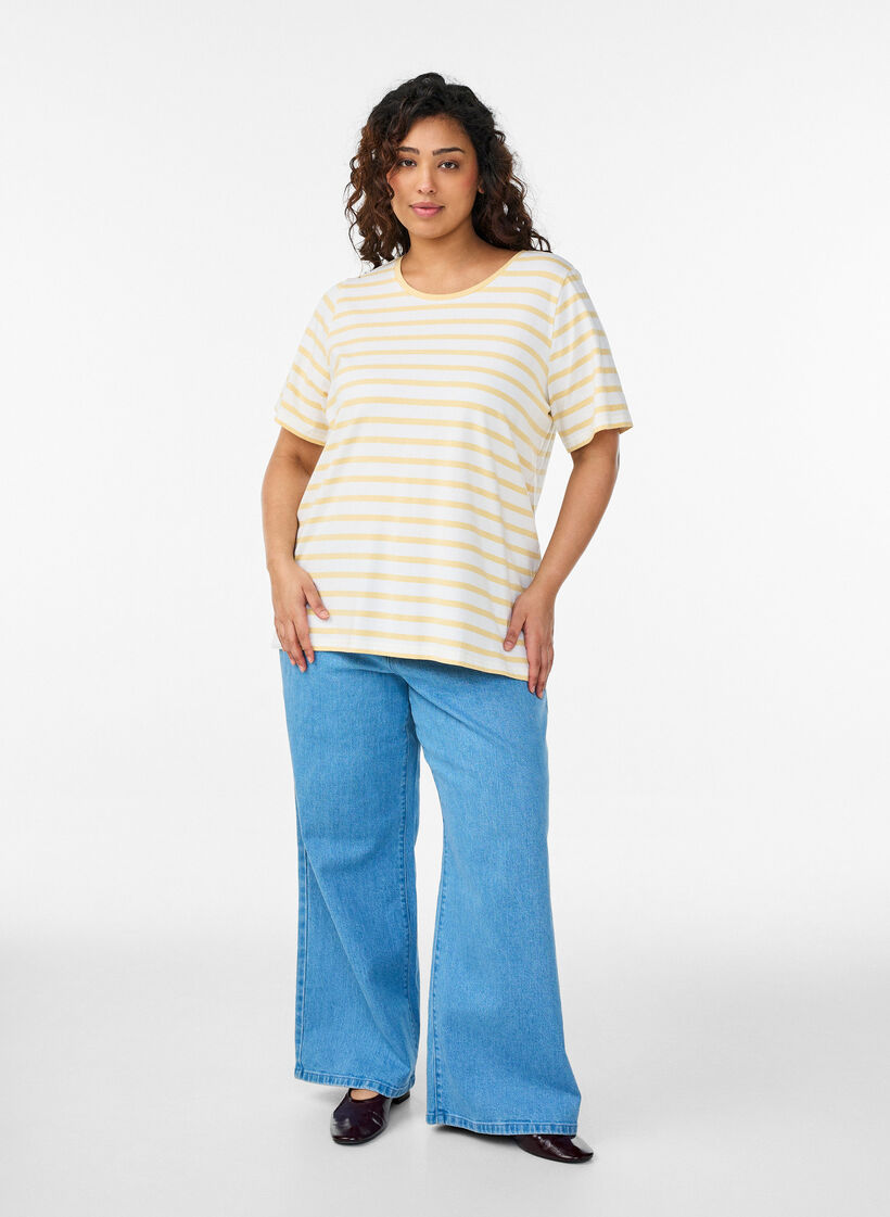 T-shirt ray&eacute; en coton biologique, Jaune, Model image number 1