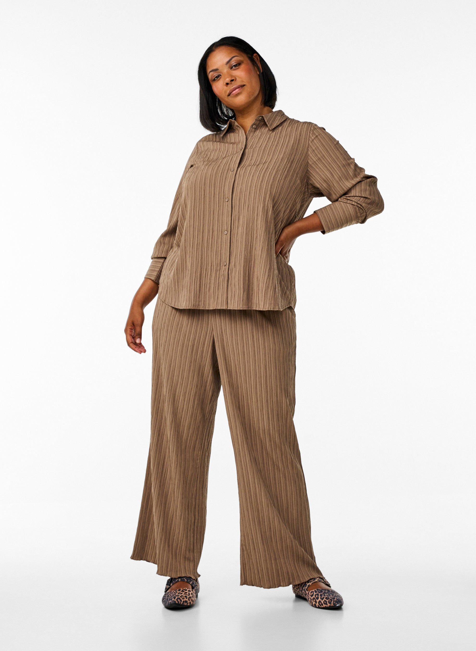 Zizzi FLASH - Chemise textur&eacute;e, Marron, Model image number 1