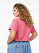 T-shirt en coton biologique avec une impression cool, Rose, Model image number 2