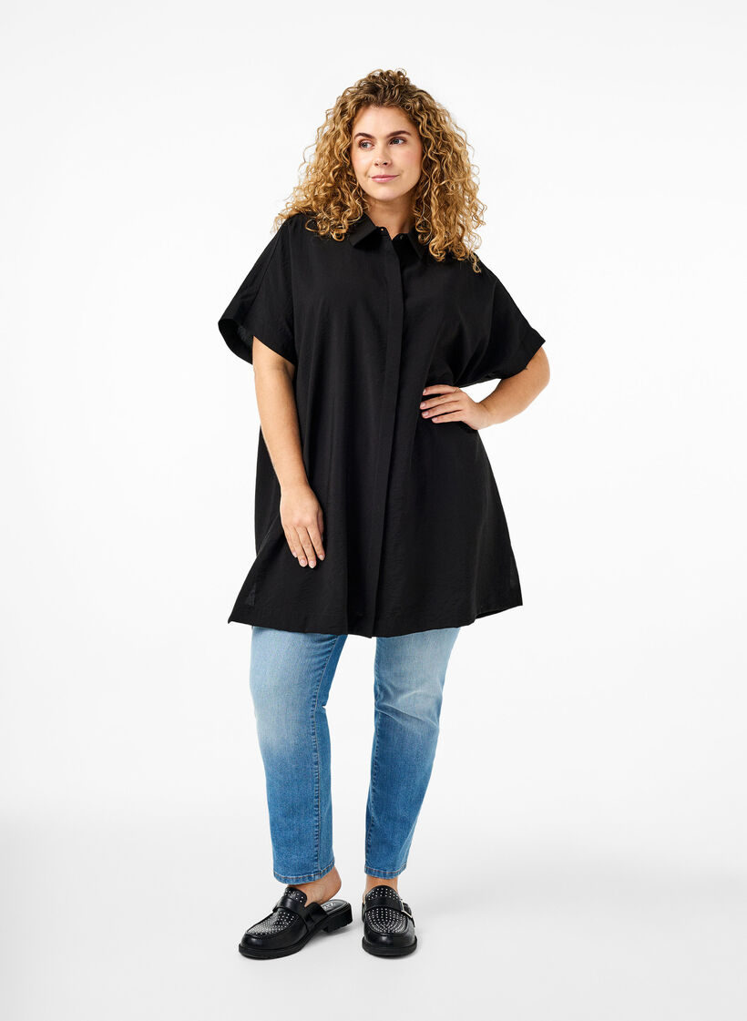 Chemise longue en viscose à manches courtes, Black, Model image number 2