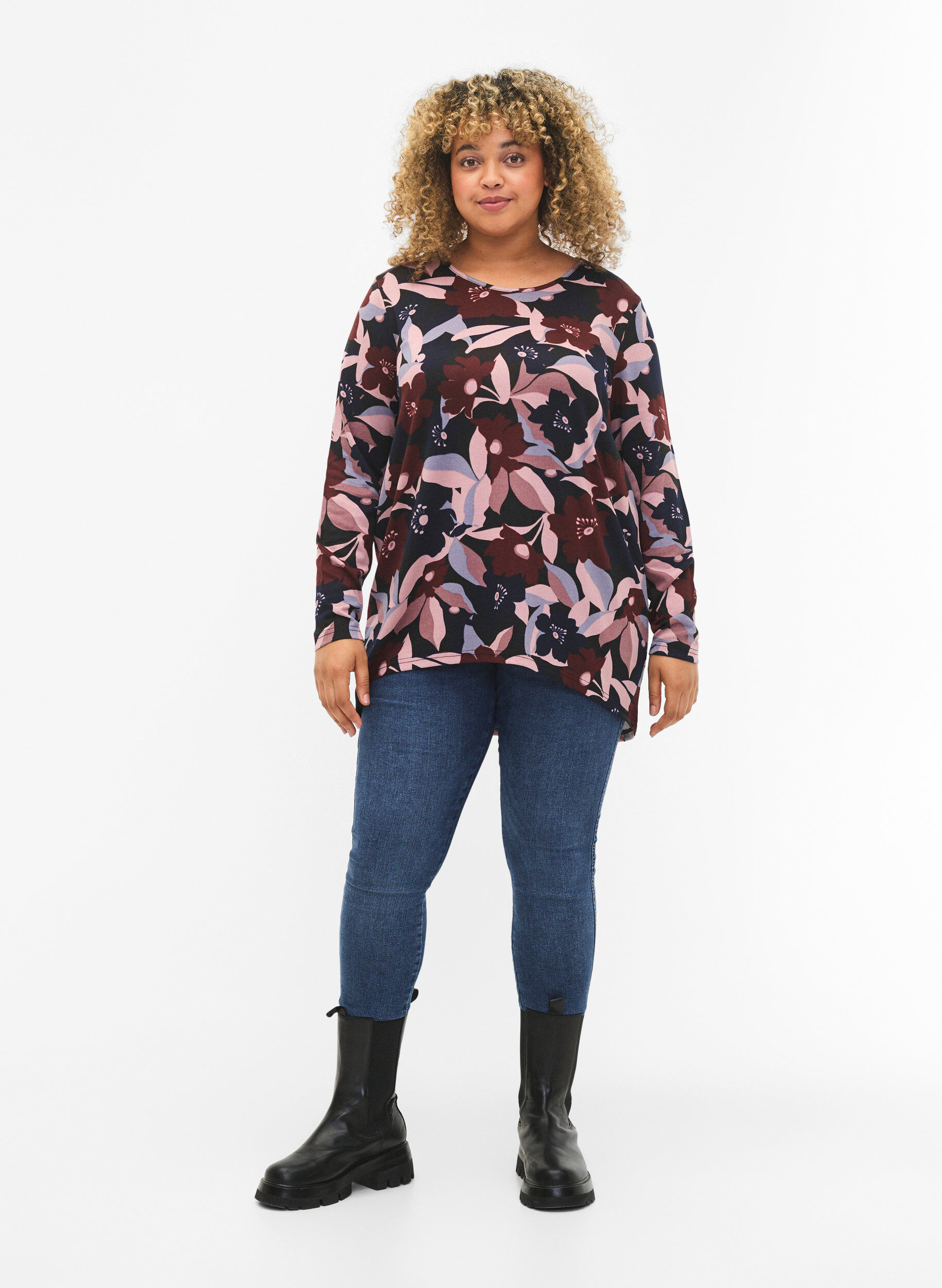 Zizzi Blouse florale &agrave; manches longues, Black Rose Flower, Model image number 2