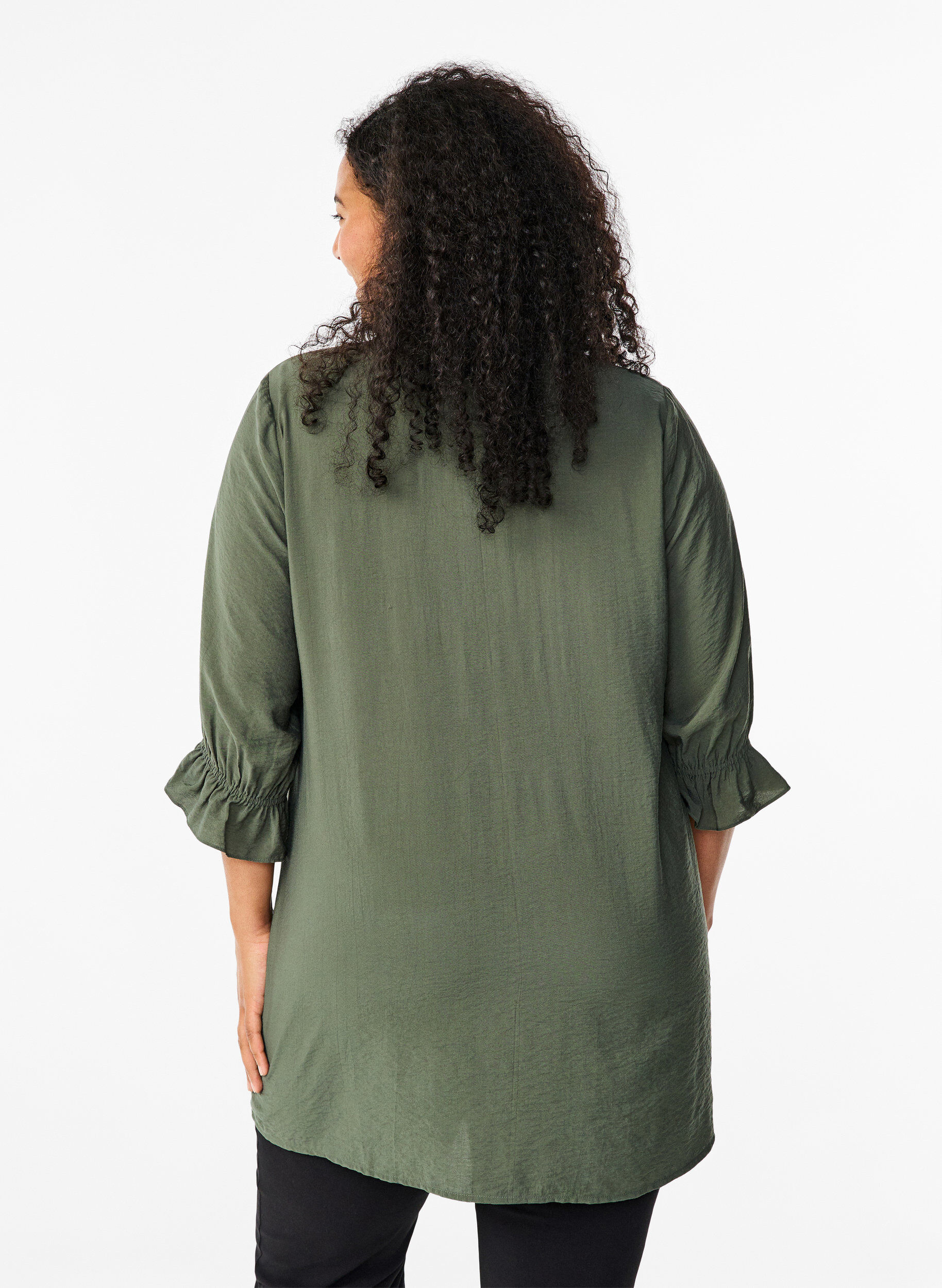 Zizzi Chemise longue en viscose avec d&eacute;tail en dentelle, Thyme, Model image number 1
