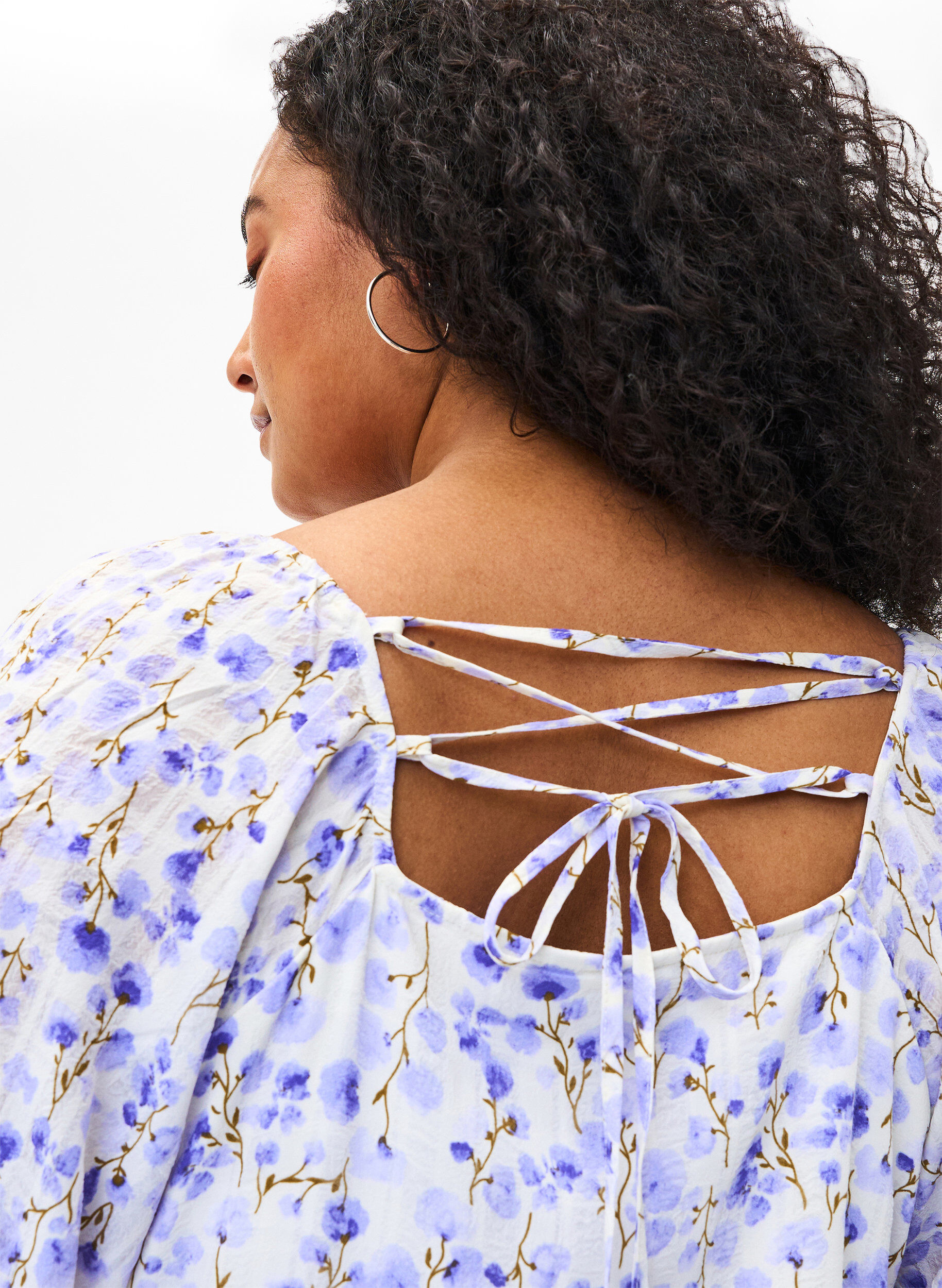 Zizzi Robe d'&eacute;t&eacute; arborant un imprim&eacute; floral et des d&eacute;tails en dentelle, Sand Verbena AOP, Model image number 3