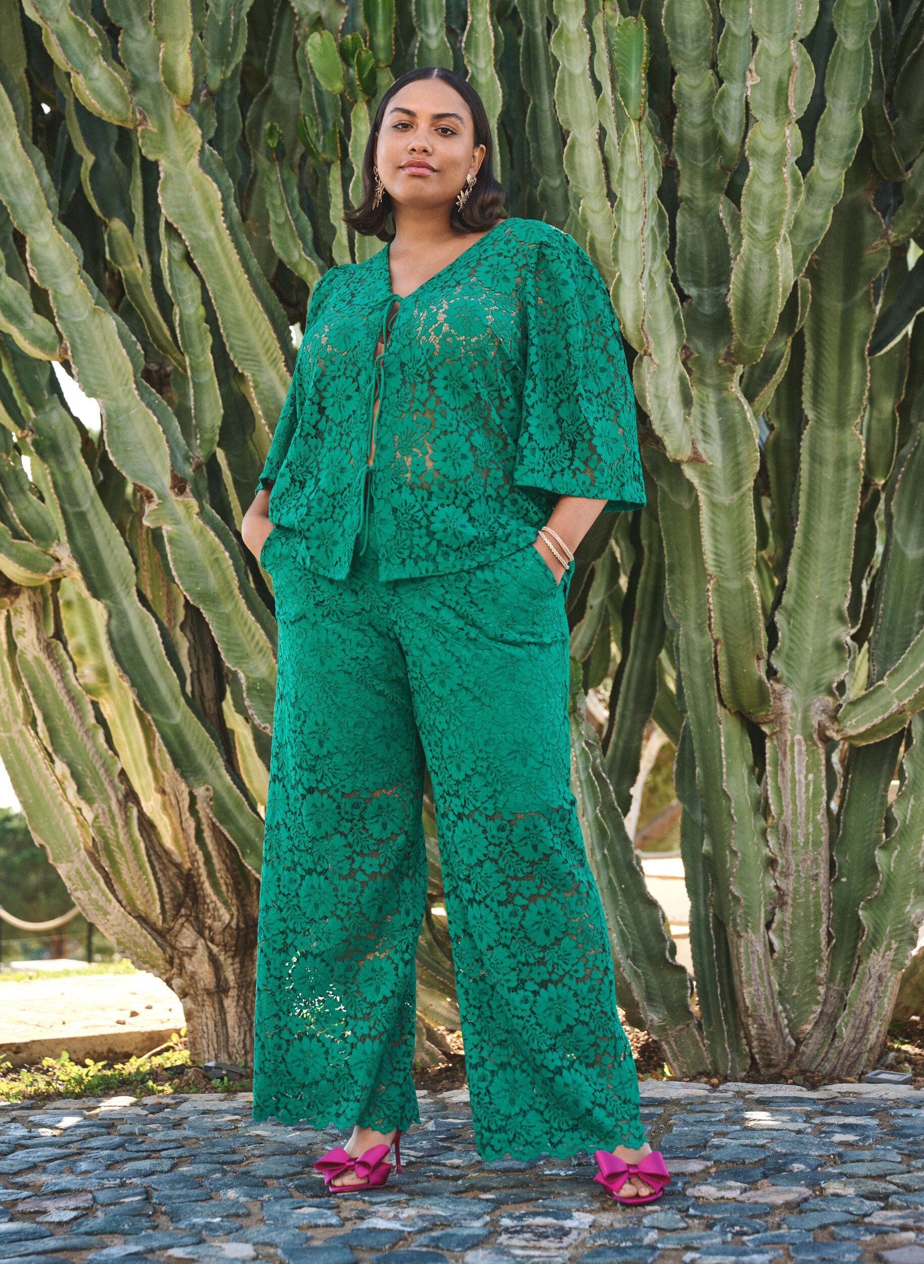 Zizzi Pantalon taille haute en dentelle et avec des poches, Vert, Image image number 0