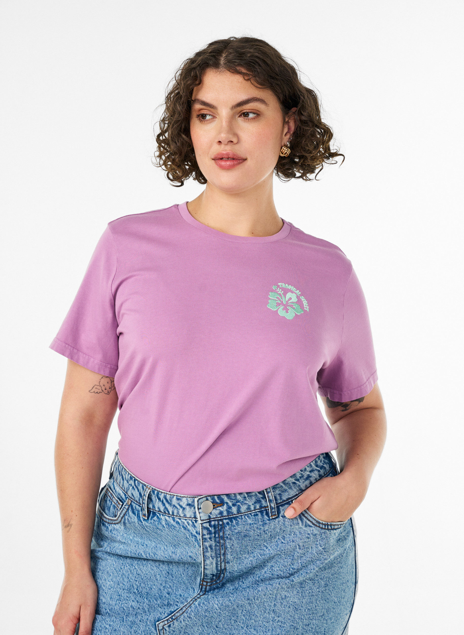 T-shirt en coton biologique avec impression au dos, Rose, Model