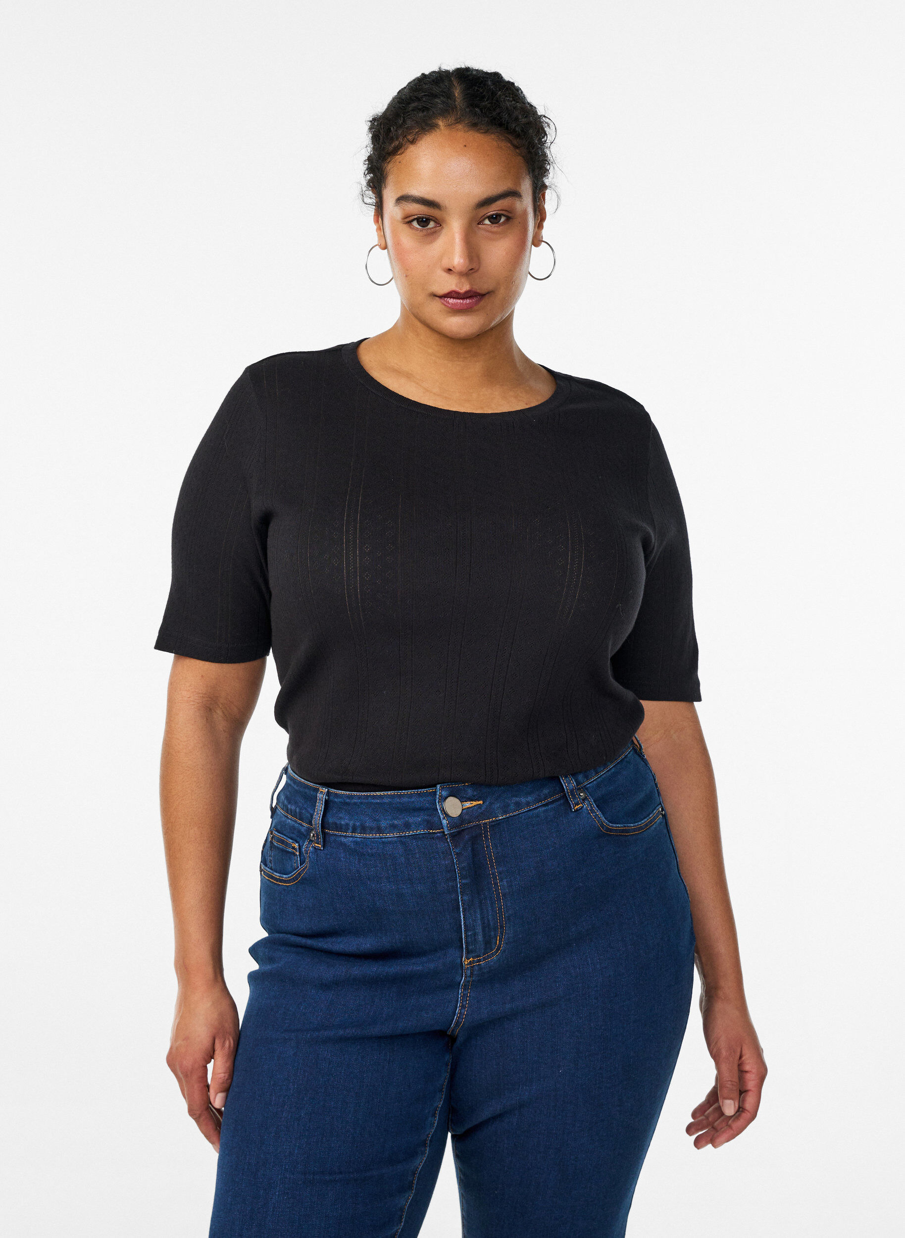 T-shirt en coton avec broderie ajour&eacute;e, Noir, Model