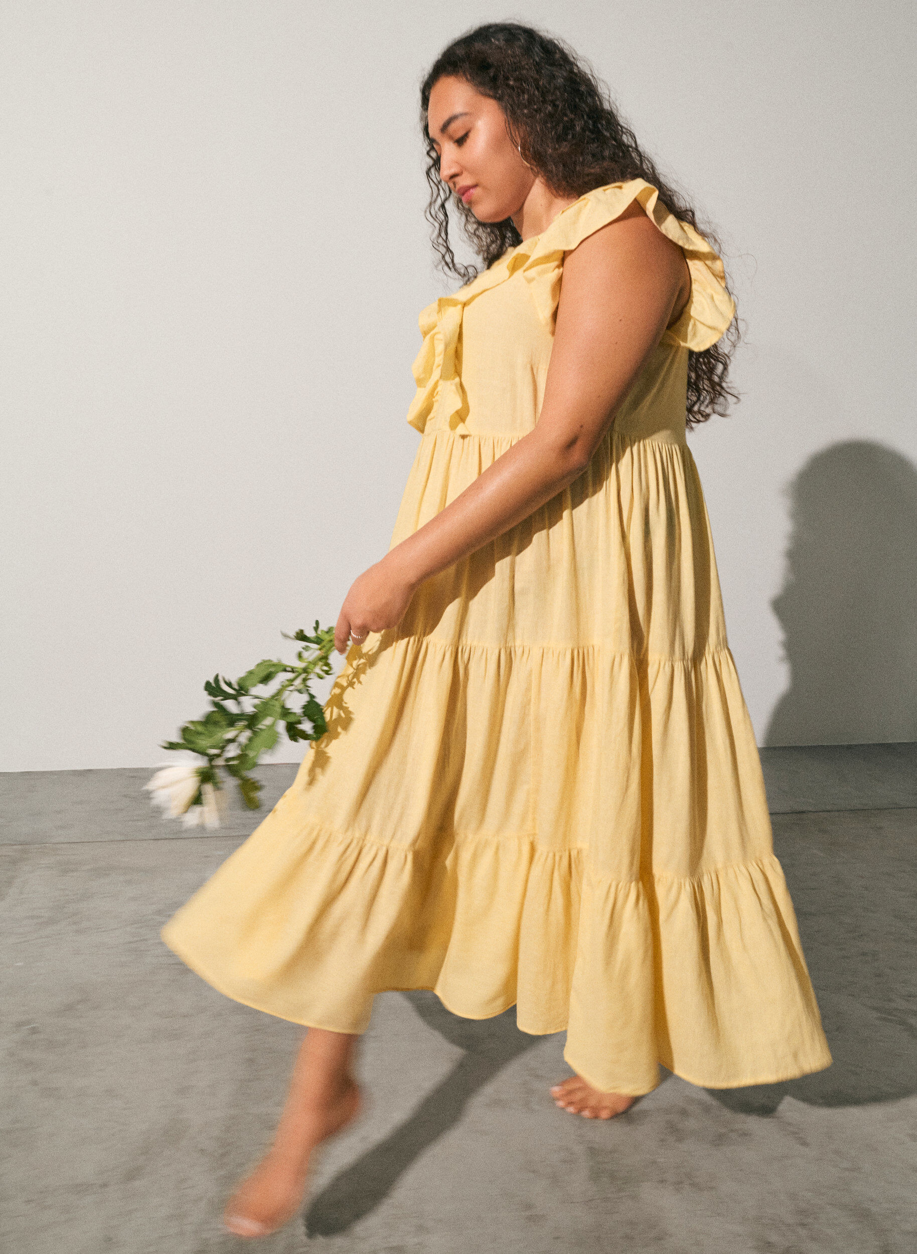 Robe midi sans manches en lin et viscose avec volants