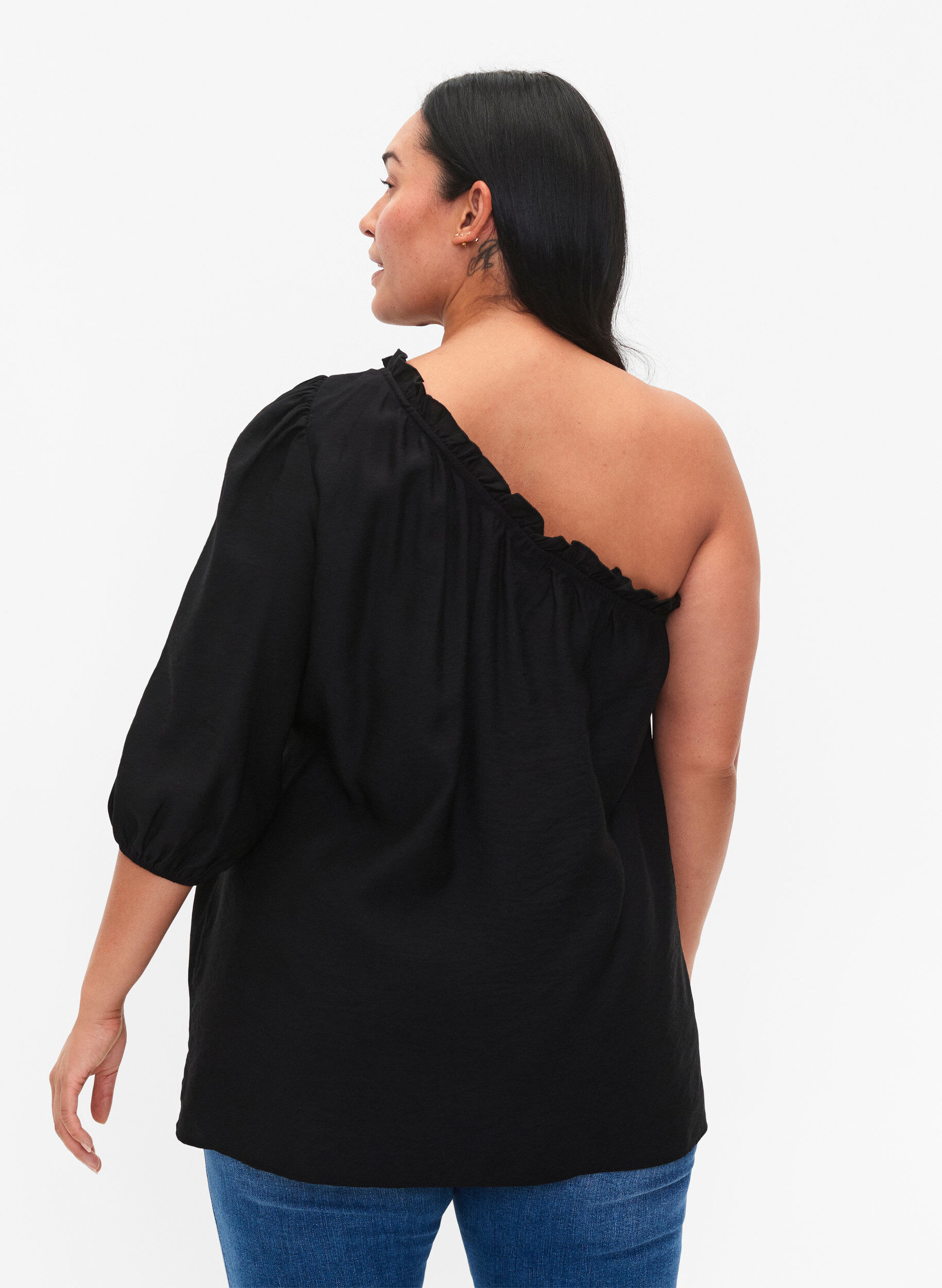 Zizzi blouse &agrave; une &eacute;paule en viscose, Noir, Model image number 2