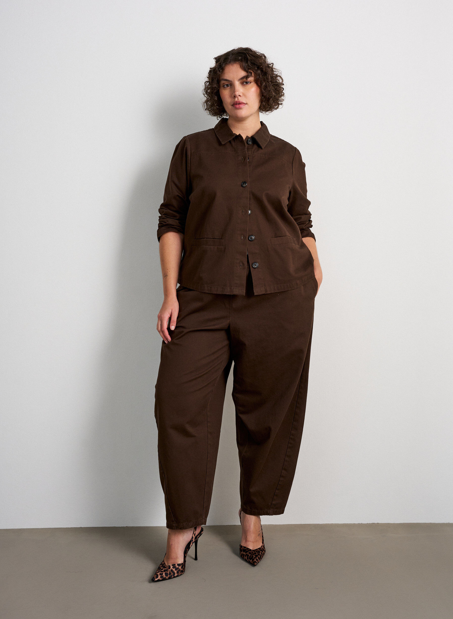 ZizziJean barrel avec taille haute et ceinture &eacute;lastique, Marron, Model image number 0