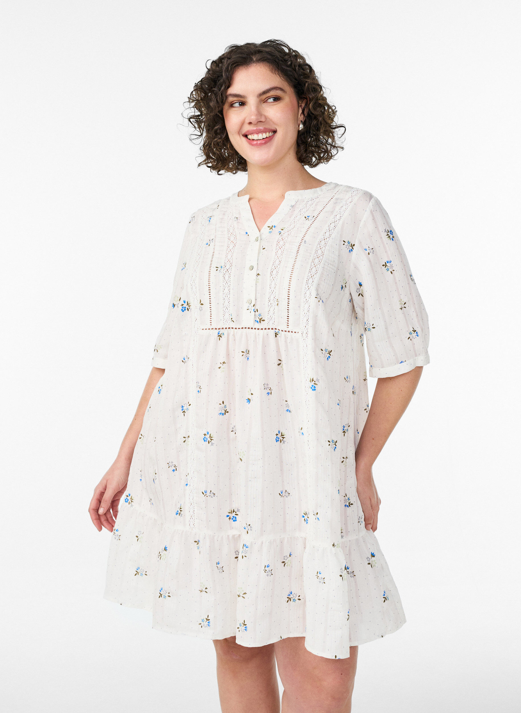 ZizziRobe courte en viscose avec bordure en dentelle et coupe trap&egrave;ze &eacute;vas&eacute;e, Vanille, Model image number 0