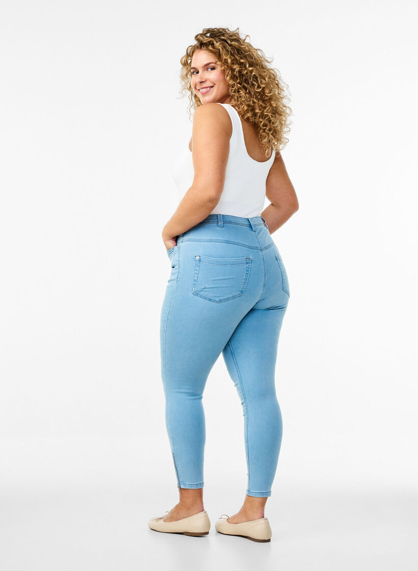 Jean court Amy avec fermeture &eacute;clair, Bleu Clair, Model image number 1