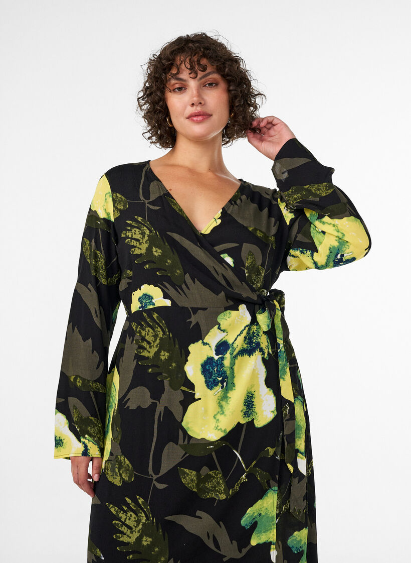 Robe portefeuille fleurie en viscose avec une ceinture &agrave; nouer, Noir, Model image number 2