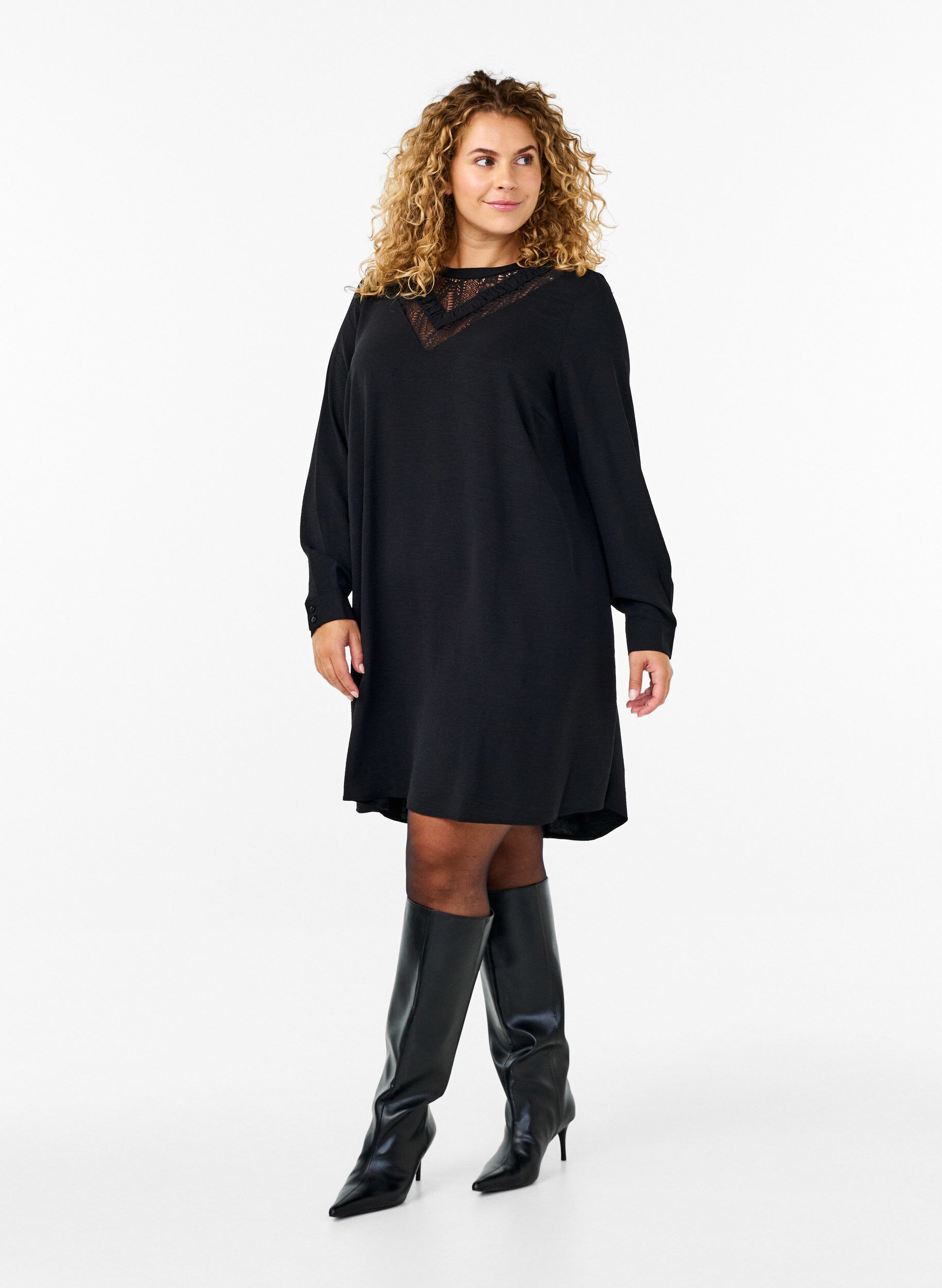 Zizzi Robe courte avec d&eacute;tails en dentelle, Black, Model image number 2