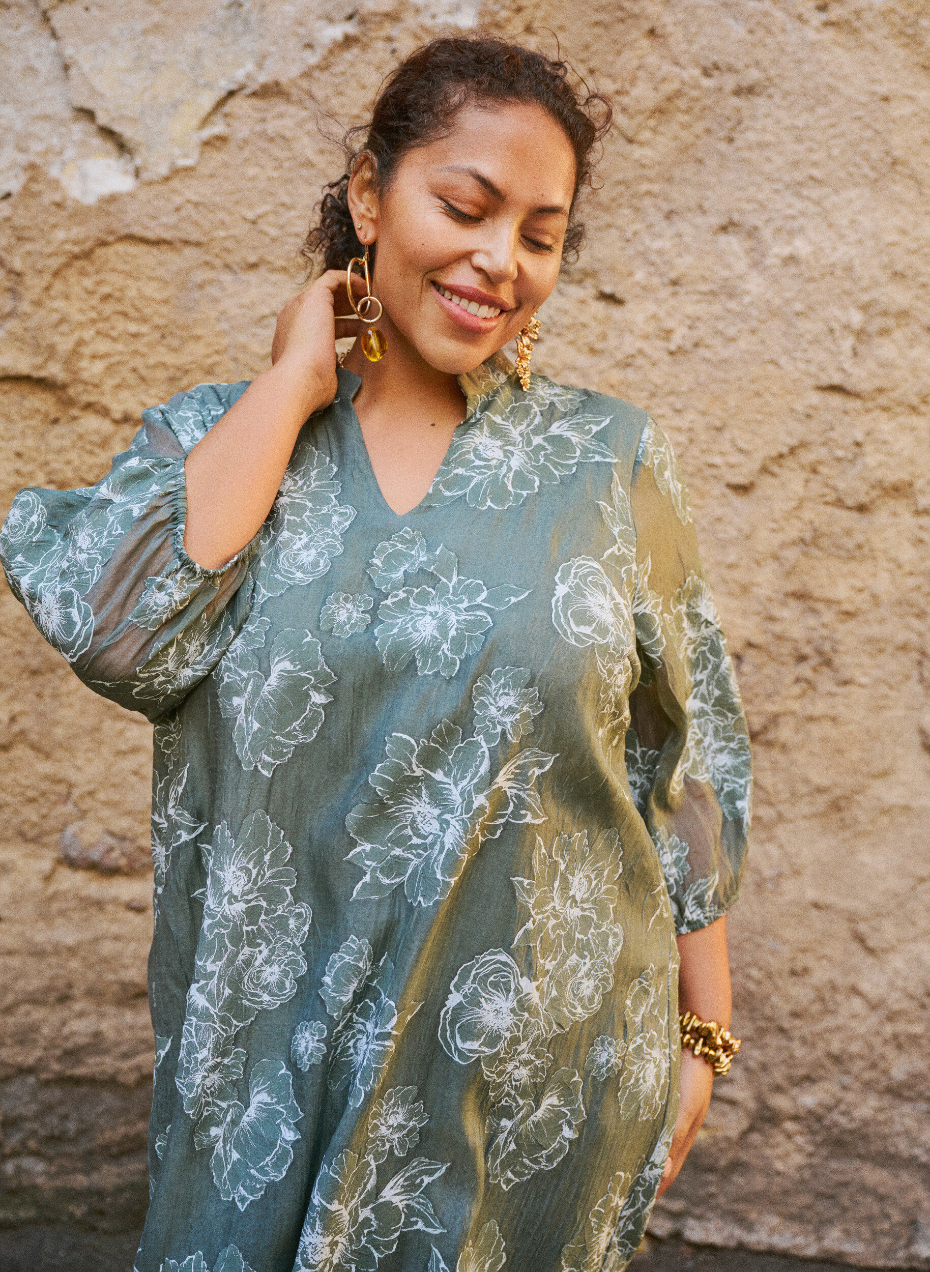 Robe midi &agrave; imprim&eacute; floral et manches 3/4 transparentes