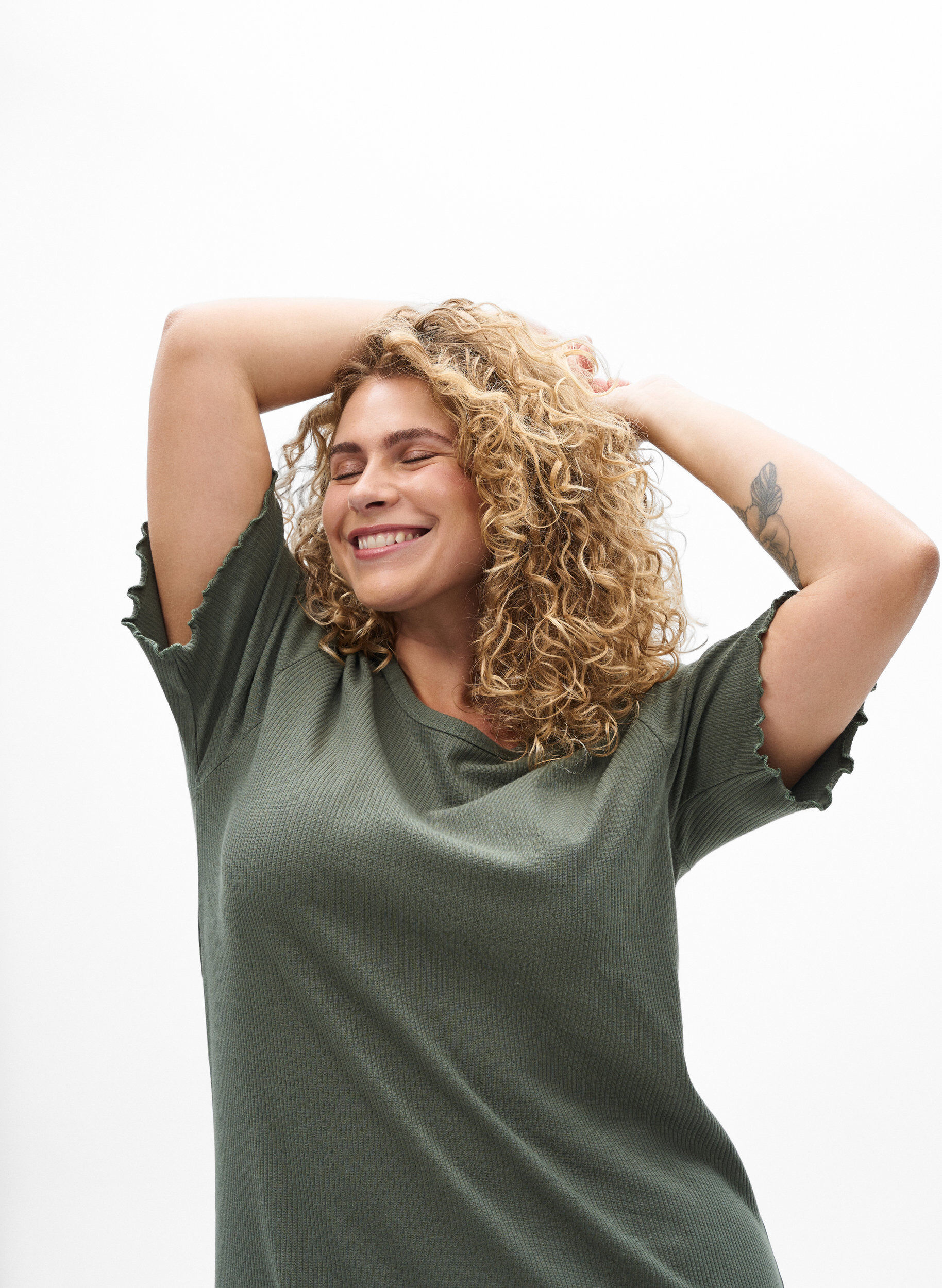 Zizzi Robe maxi en jersey avec manches courtes, Vert, Model image number 2