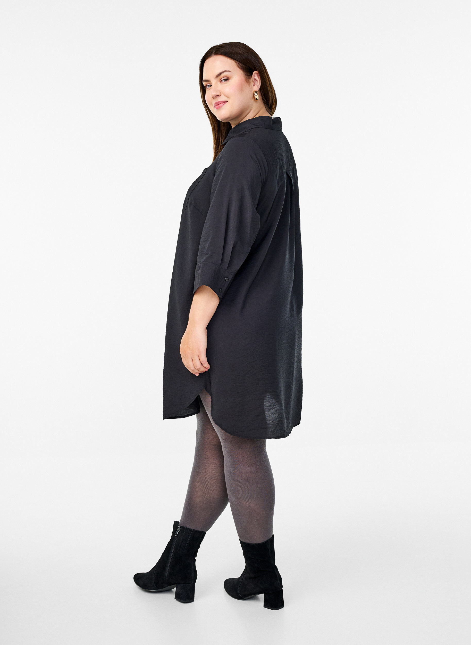 Zizzi Robe courte avec col et poche poitrine, Noir, Model image number 2