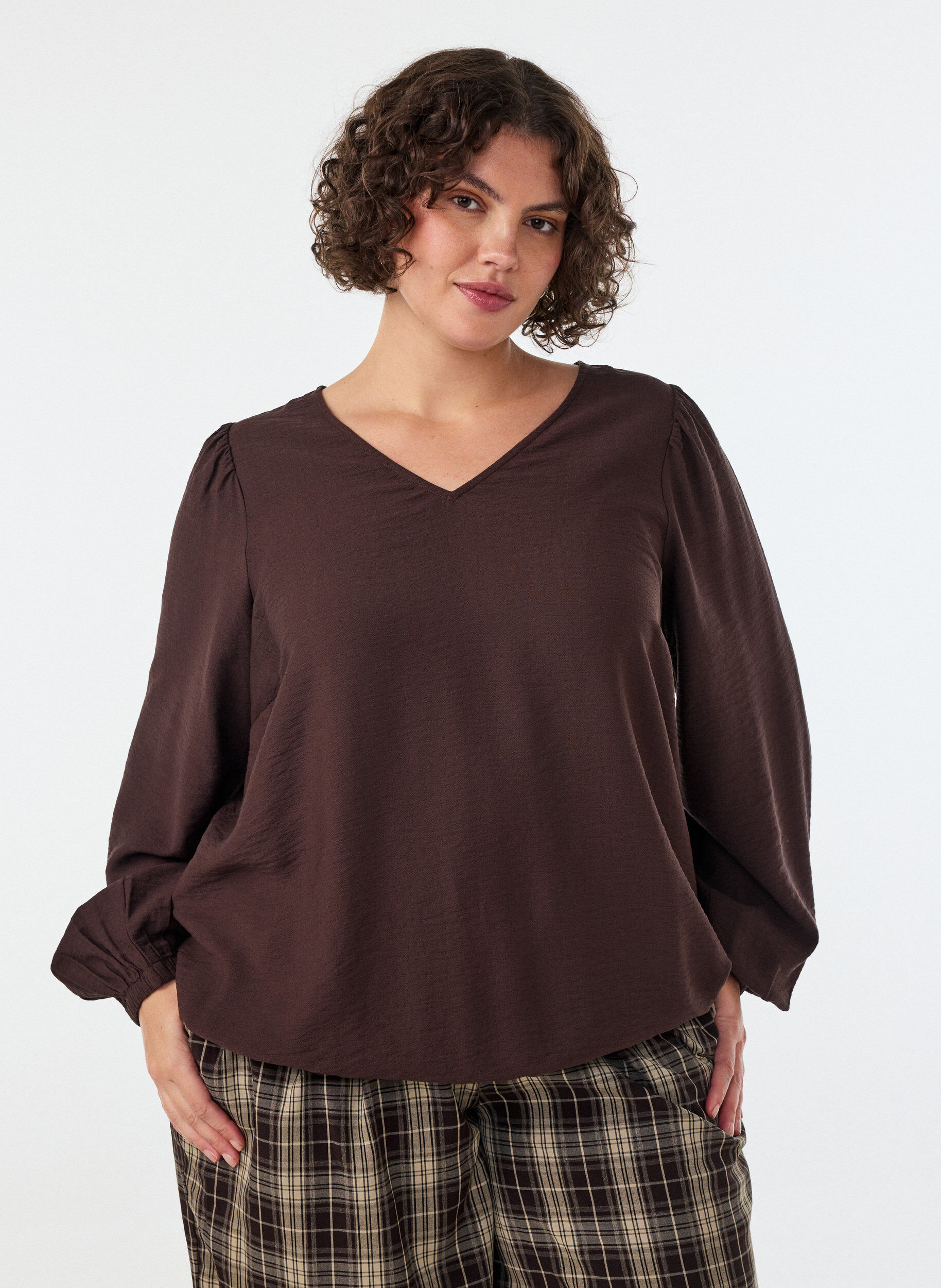 ZizziBlouse en viscose &agrave; col V et coupe ballon, Marron, Model image number 0