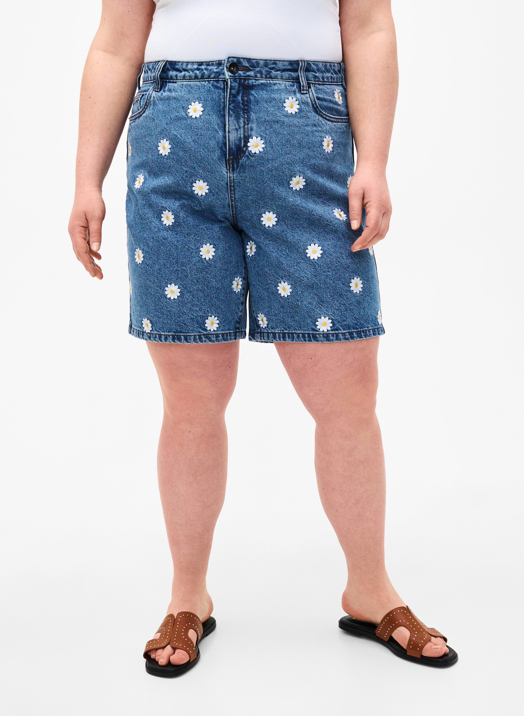 Zizzi Short Mille &agrave; taille haute avec fleurs brod&eacute;es, L.B. Flower, Model image number 2