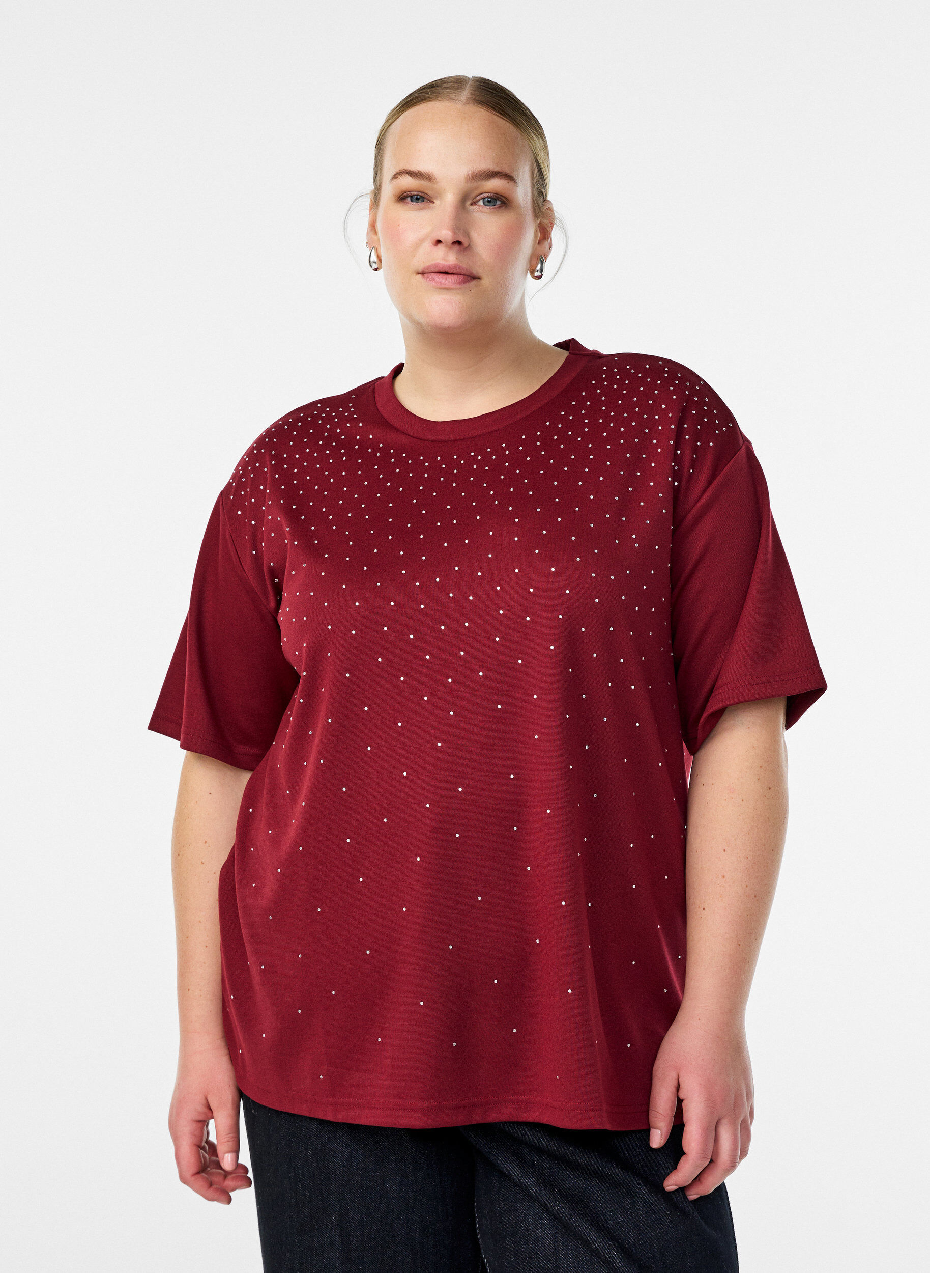 T-shirt avec strass et col rond, Bordeaux fonc&eacute;, Model