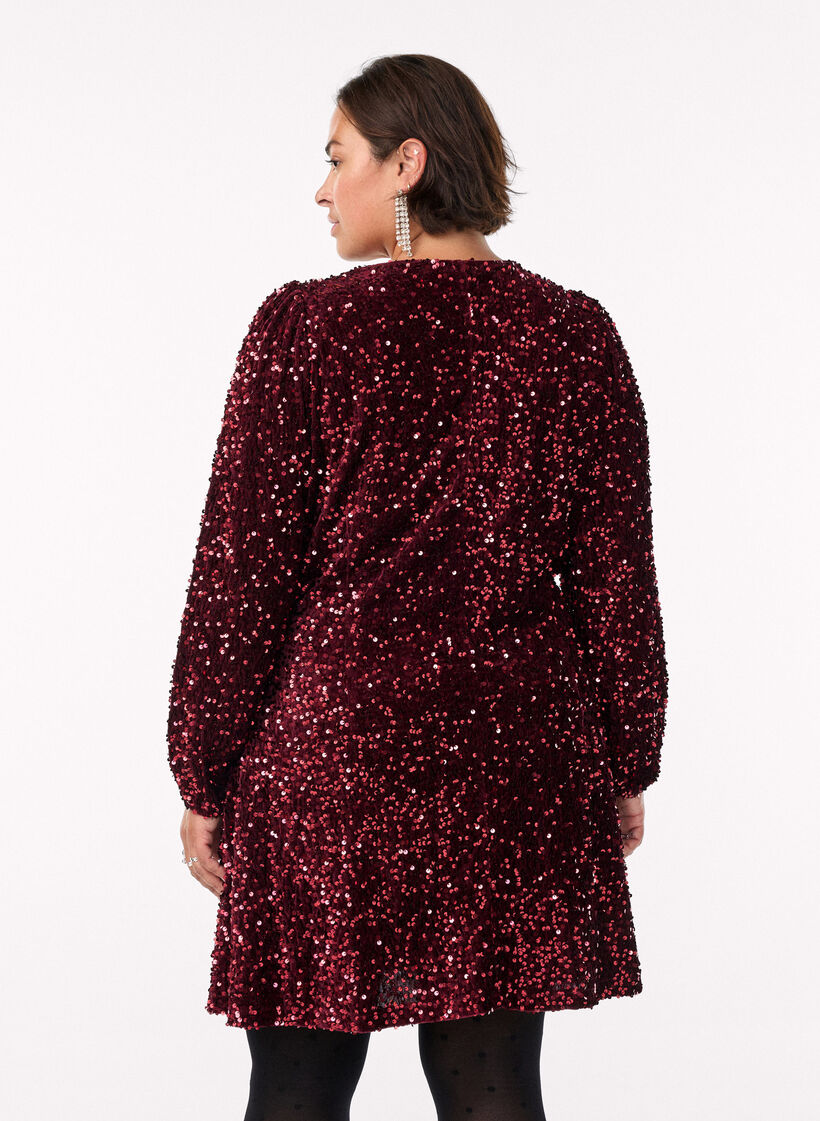 Robe courte &eacute;vas&eacute;e &agrave; sequins, Rouge, Model image number 2