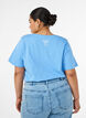 T-shirt en coton avec col V et imprim&eacute; devant, Bleu Clair, Model image number 2