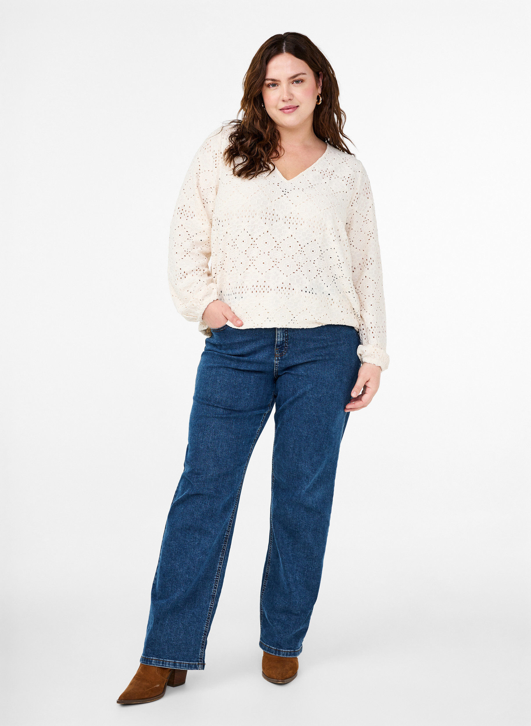 Zizzi Chemisier &agrave; manches longues avec col en V et motif &agrave; trous, Antique White, Model image number 2