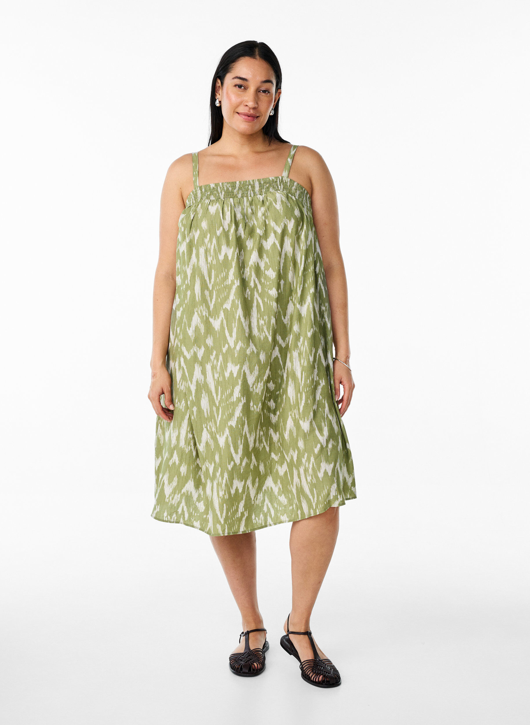 Robe courte en viscose avec bretelles spaghetti, Vert, Model