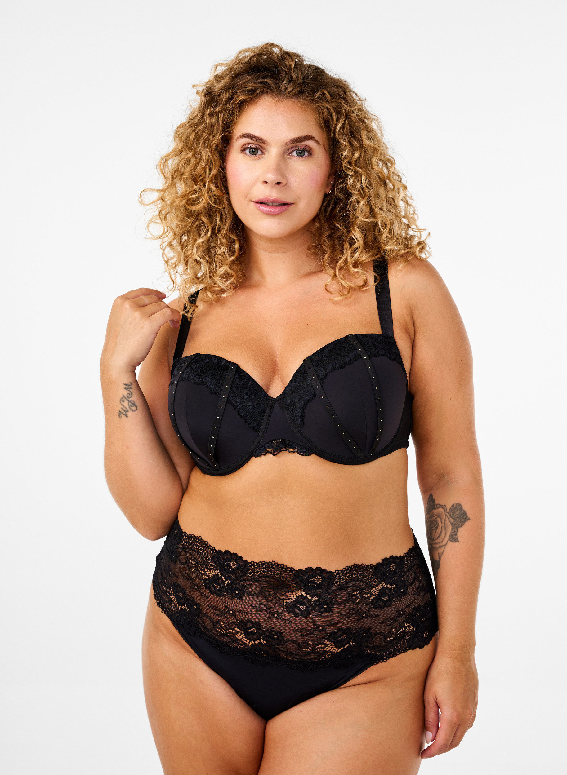 Zizzi Soutien-gorge moul&eacute; avec des d&eacute;tails de strass, Black, Model image number 3