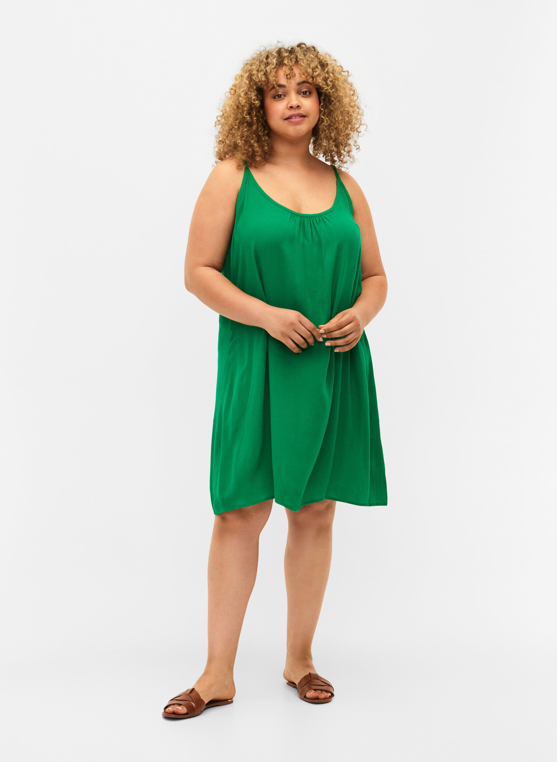 Zizzi Robe en viscose &agrave; n&oelig;uds de couleur unie, Vert, Model image number 0