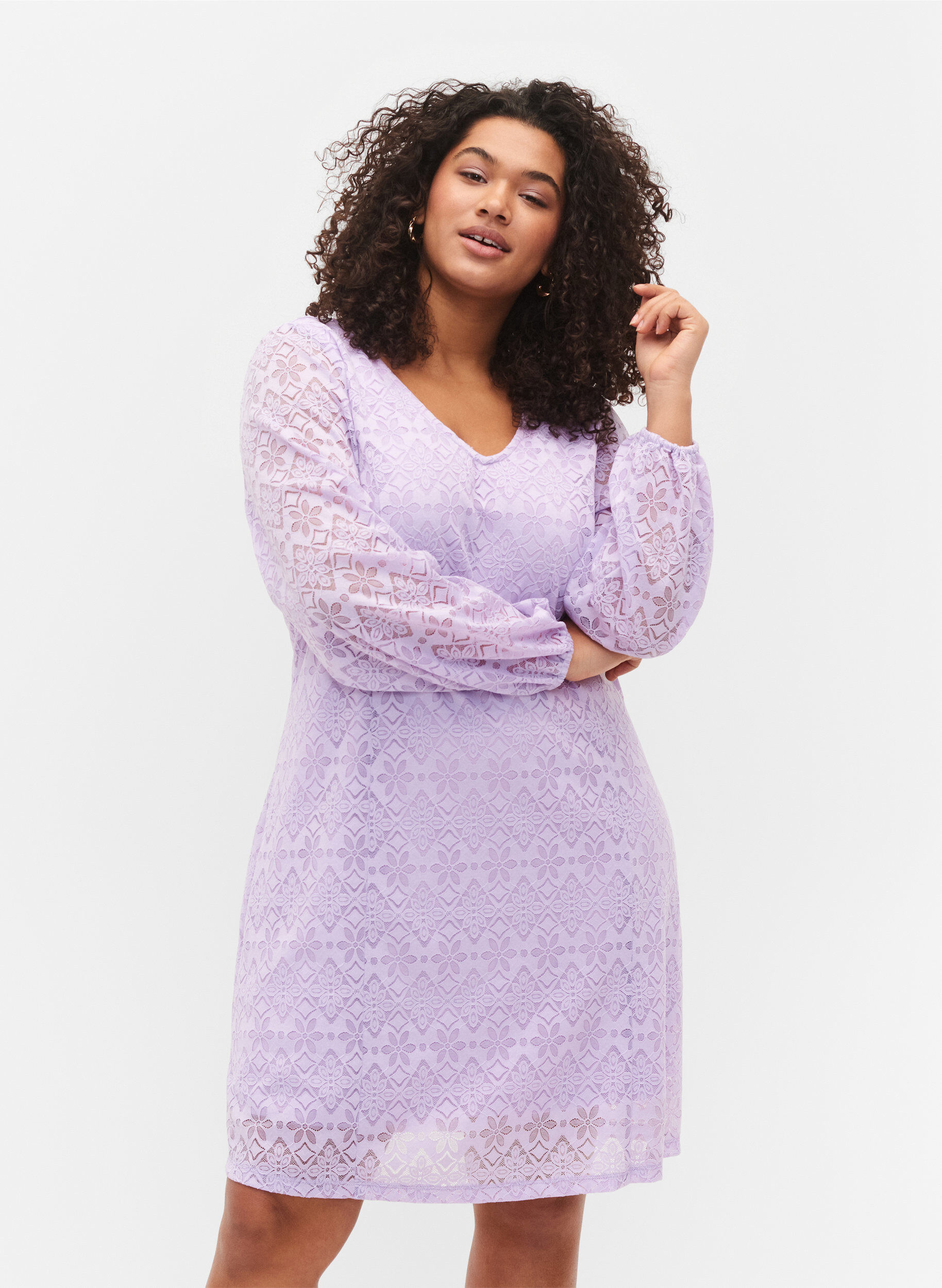 ZizziRobe en dentelle avec d&eacute;coupe en V et manches longues, Pastel Lilac, Model image number 0