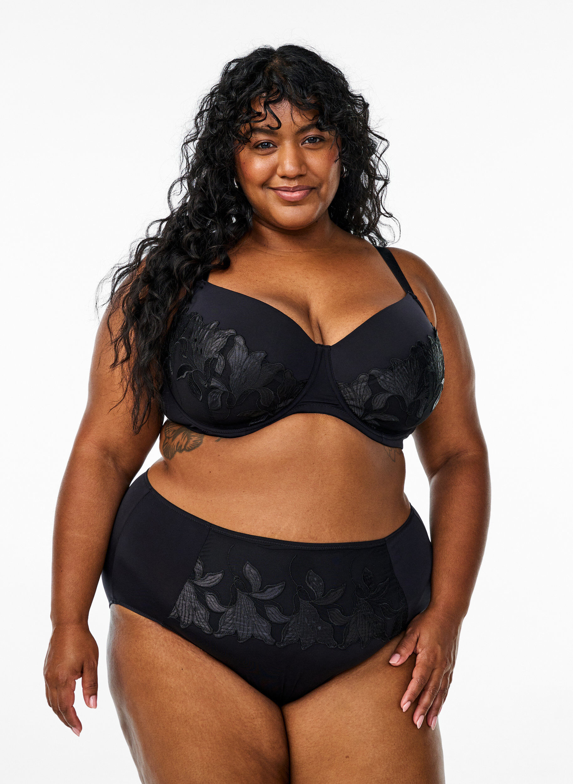 Culotte en microfibre avec broderie florale, Noir, Model