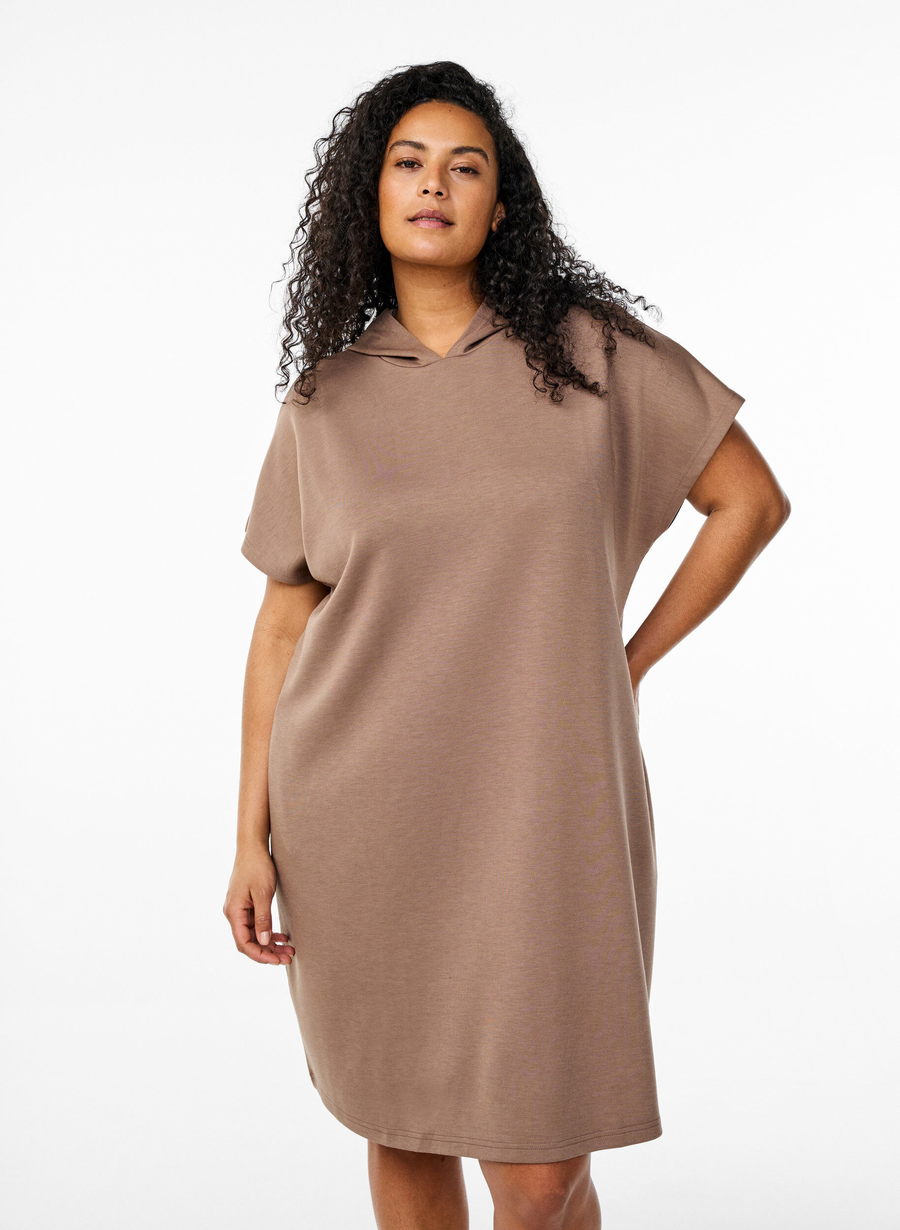 Zizzi Robe sweat &agrave; manches courtes en m&eacute;lange de modal, Marron, Model image number 0