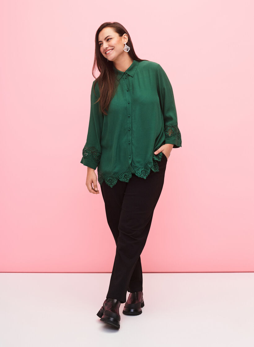 Chemise en viscose avec manches 3/4 et détails de broderie, Hunter Green, Model image number 2