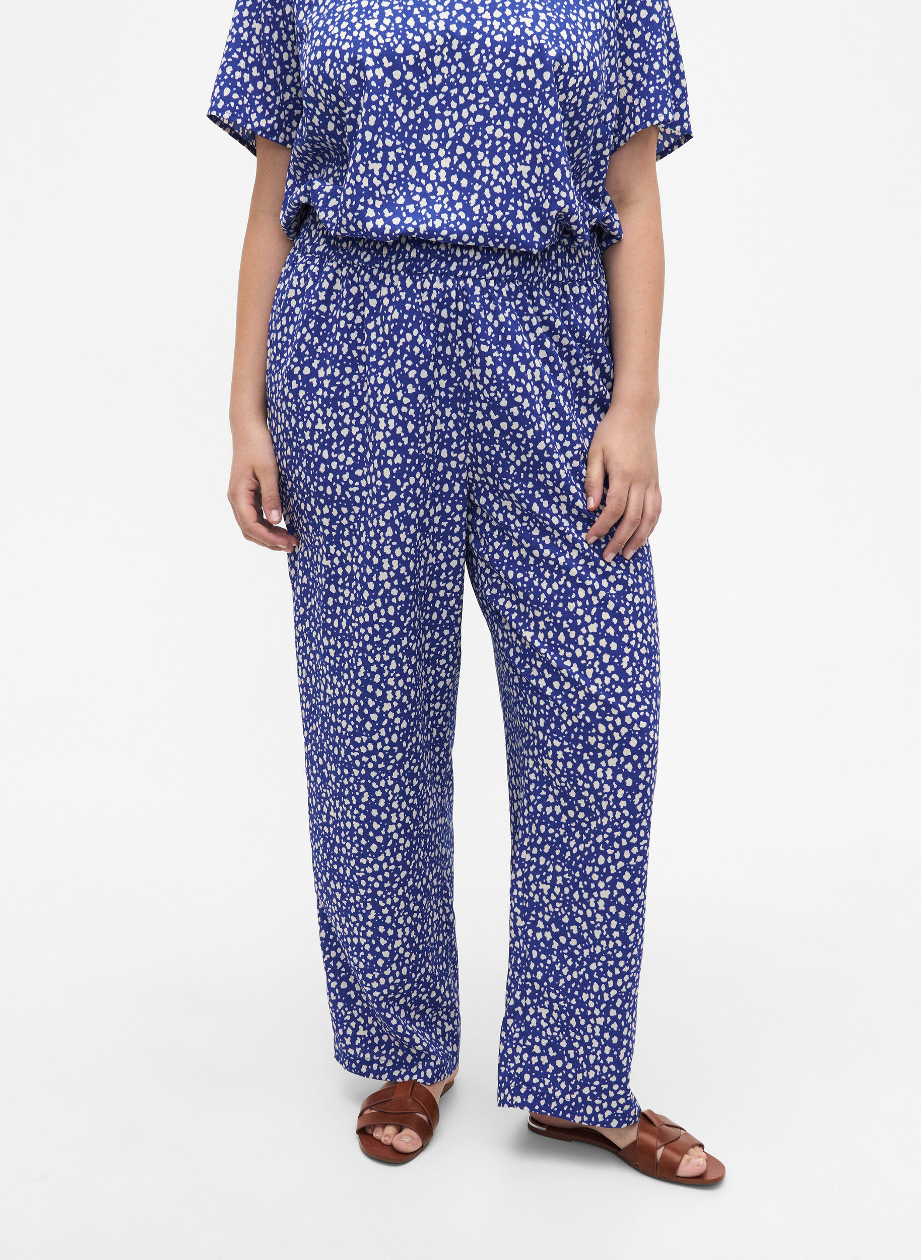 Zizzi FLASH&nbsp;&ndash; Pantalon imprim&eacute; avec poches, Surf the web Dot, Model image number 2