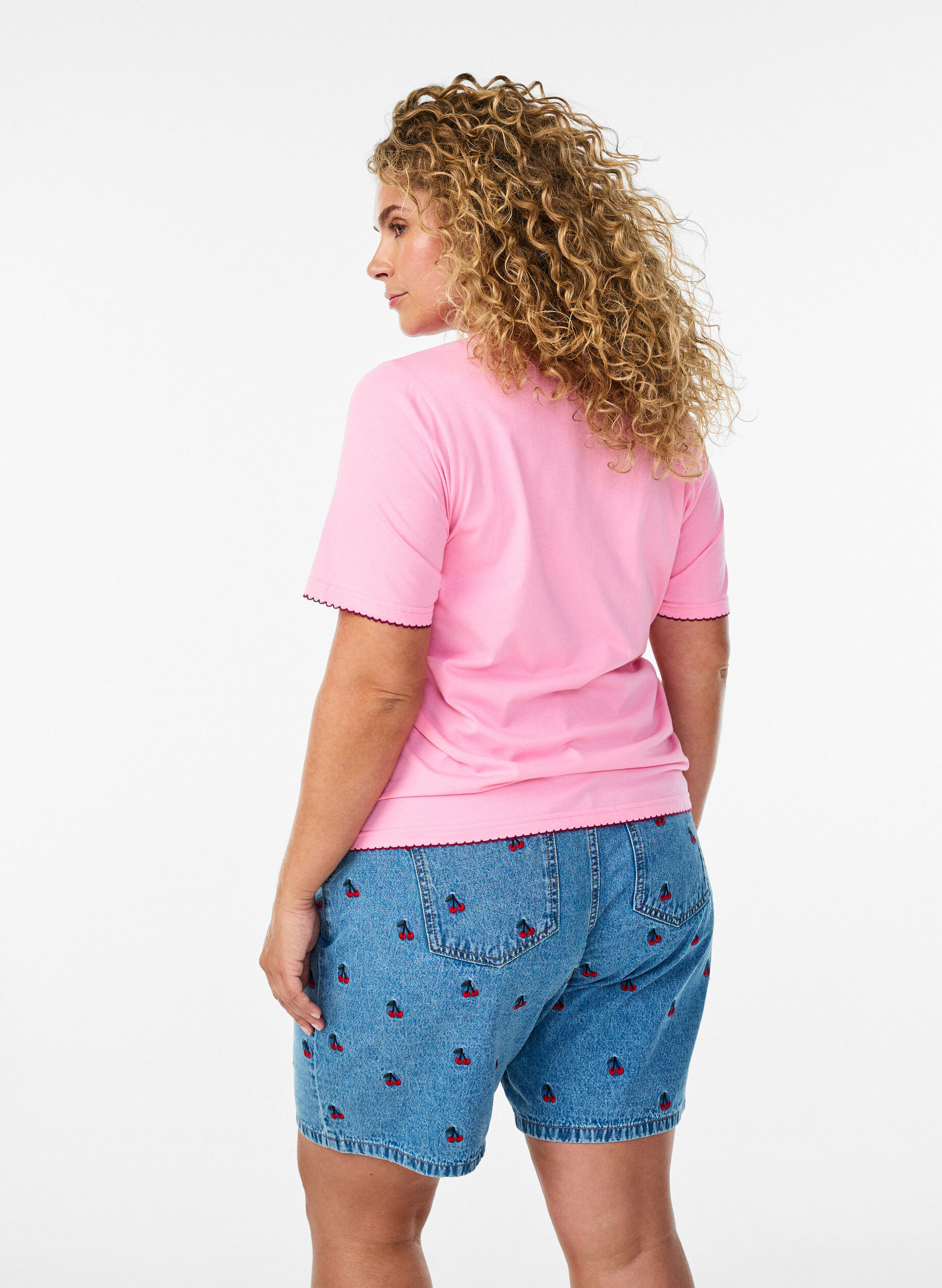 Zizzi Short en jean brod&eacute;, Bleu Clair, Model image number 2